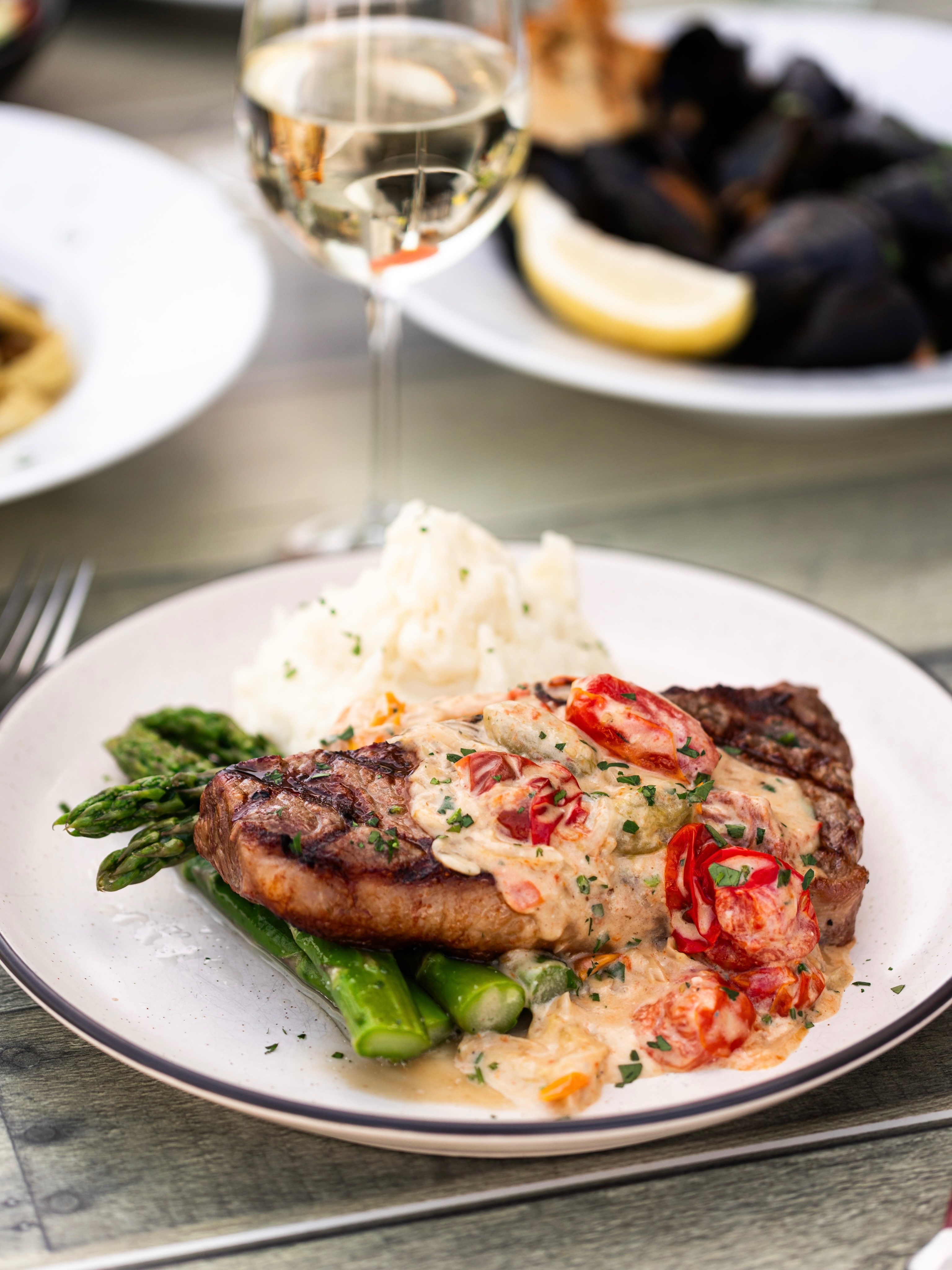POV you stop by Weathervane for dinner on the deck. β¨