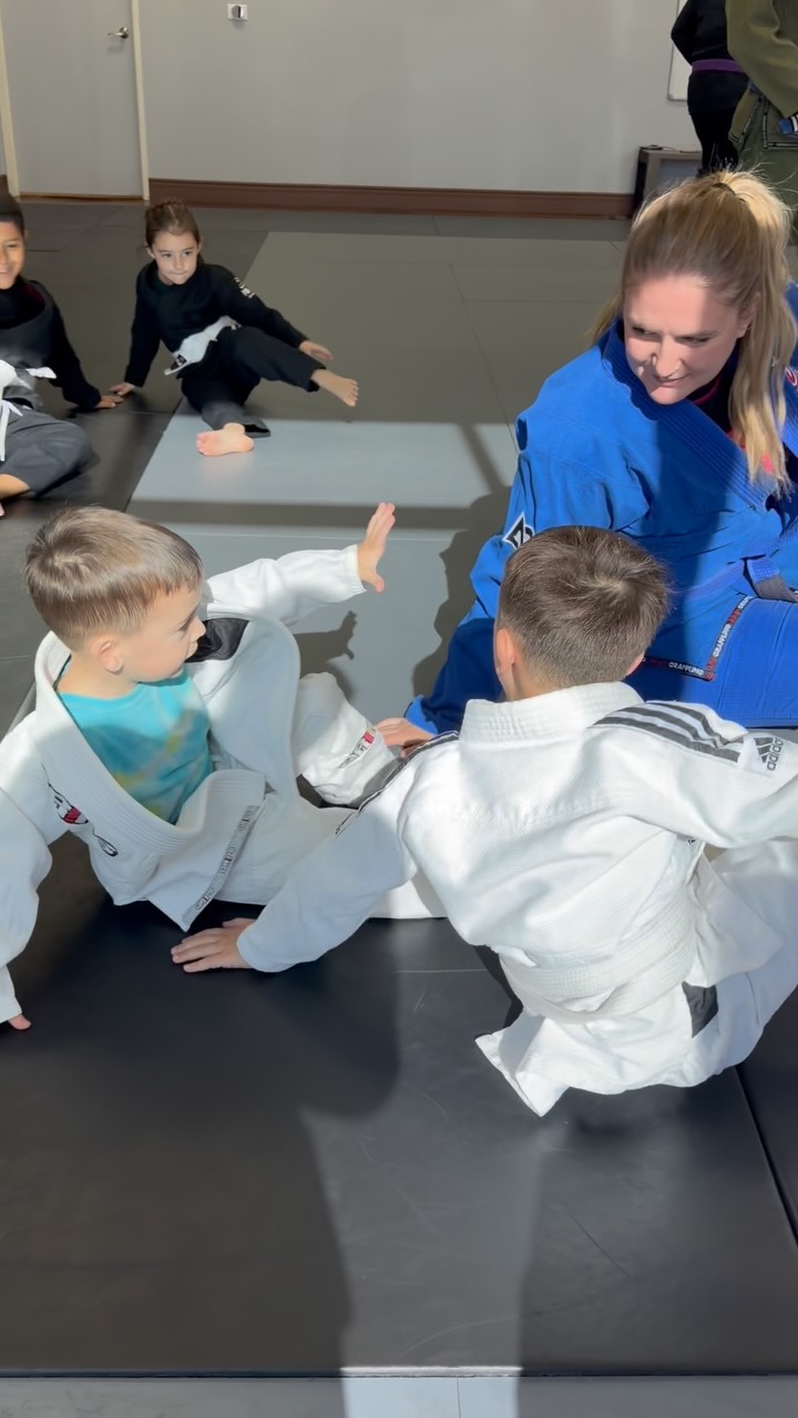 We love that we get to share our Jiu-Jitsu life with our kids. Our oldest child has been giving our 3 year old “lessons” and was so excited to share the mats, even for a moment with his little brother. 🥰 Thanks Coach @maddiegabrielle @erik_lukas_ @kenavides @whiskey_sierra and Keith for all the energy and patience you give our kids ❤️
Come try out Little Jiu-Jitsu with Coach Lukas and Coach Maddie M/W/F from 4:45-5:30. Ages 5-8