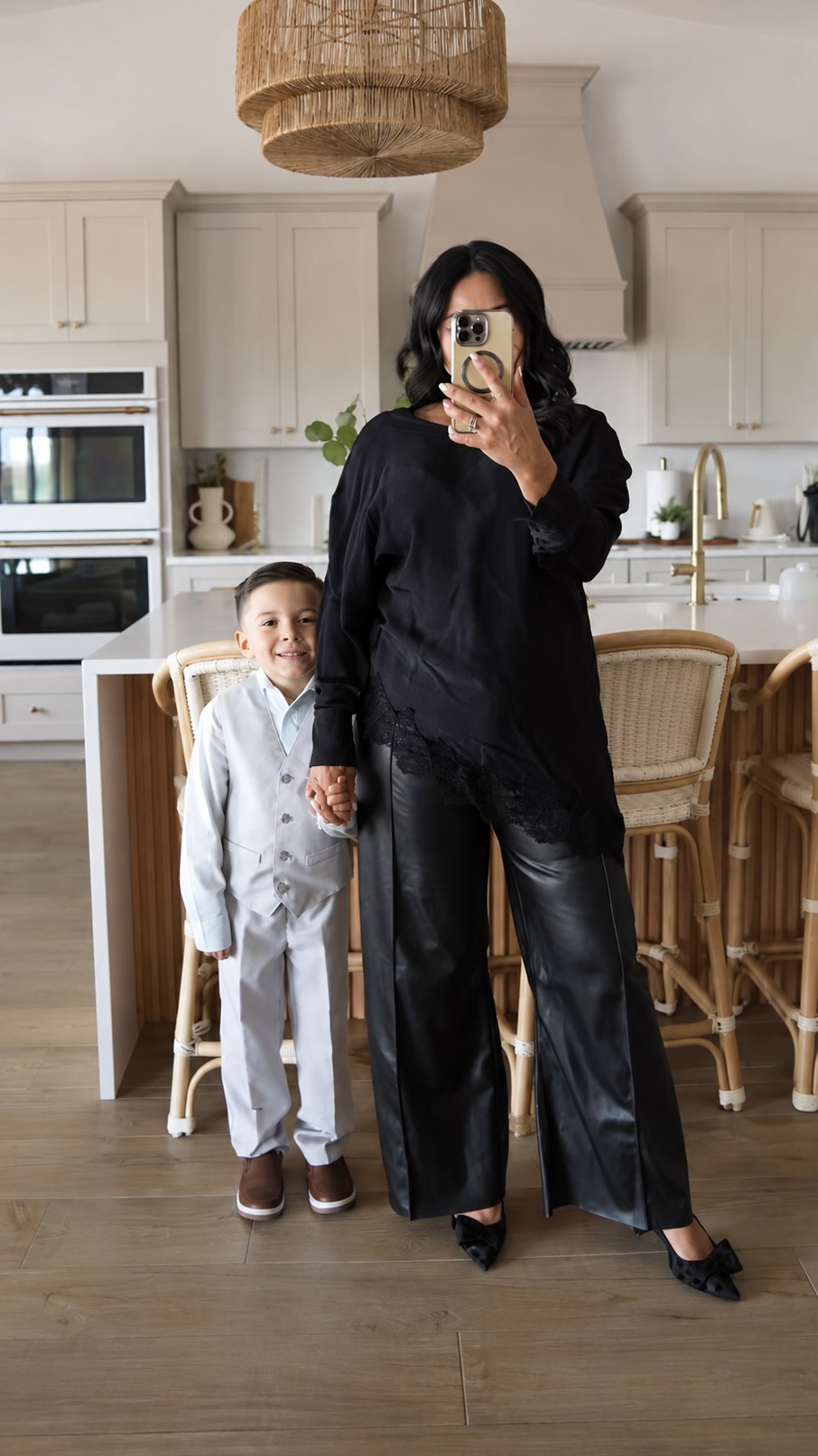 Just wait until the end for a mini me guest appearance ….. you have to watch till the end! 😉
#trend #fashion #style #womeninbusiness