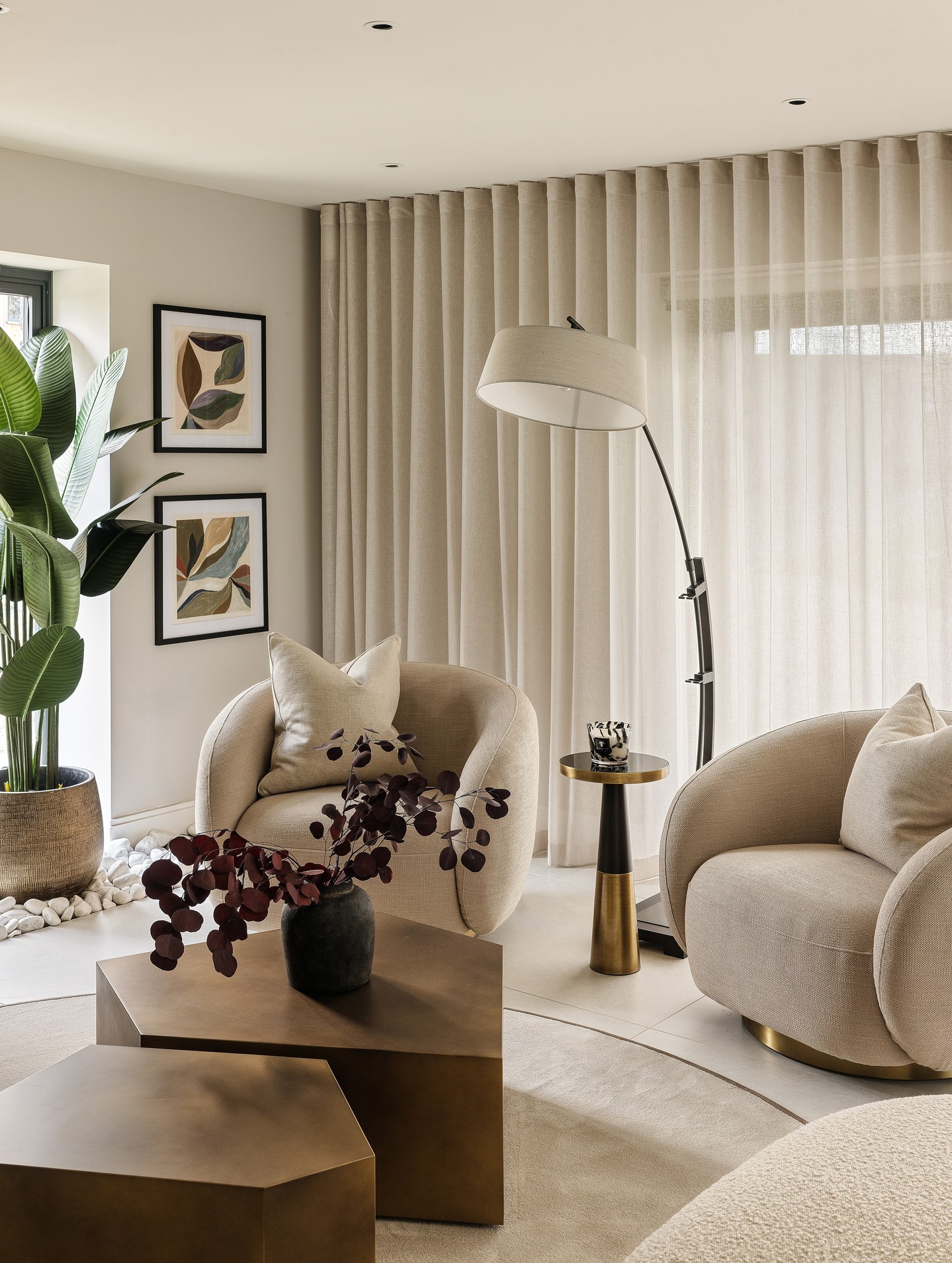 V I G N E T T E | We may be bias, but the details at Project Wood really are a treat for the eye on a Wednesday evening, don't you agree?
..
Interior Designer, Interior Design, Luxury Design, New Build Home, Bespoke Interiors, Lighting Design, Interior Architecture, Completed Project