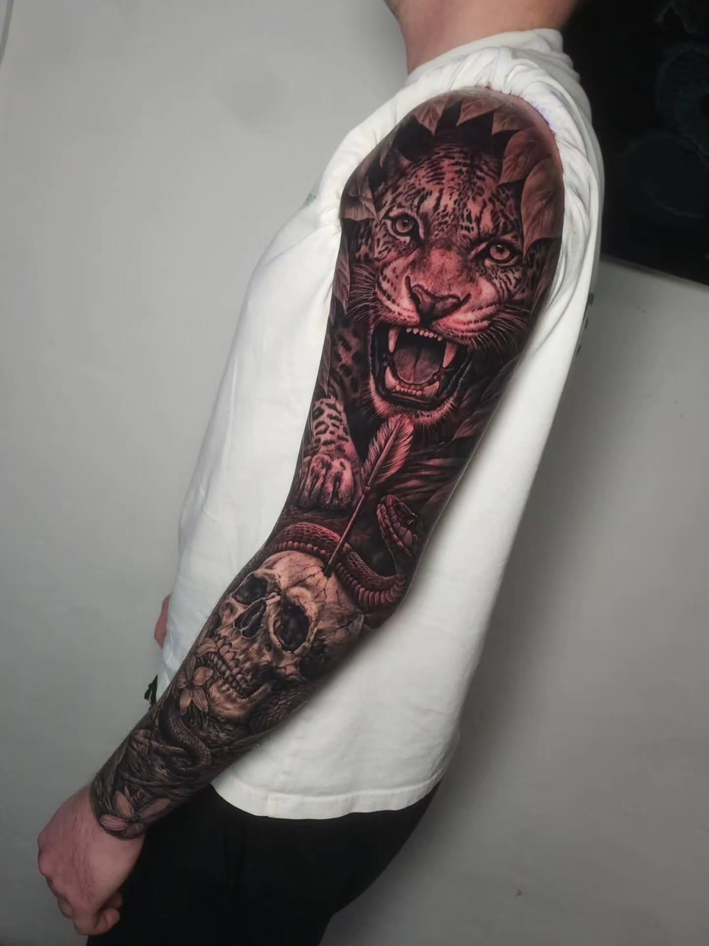 Credit to @leigh_tattoos
#lancaster #lancastertattoo #lancasterink #tattooart