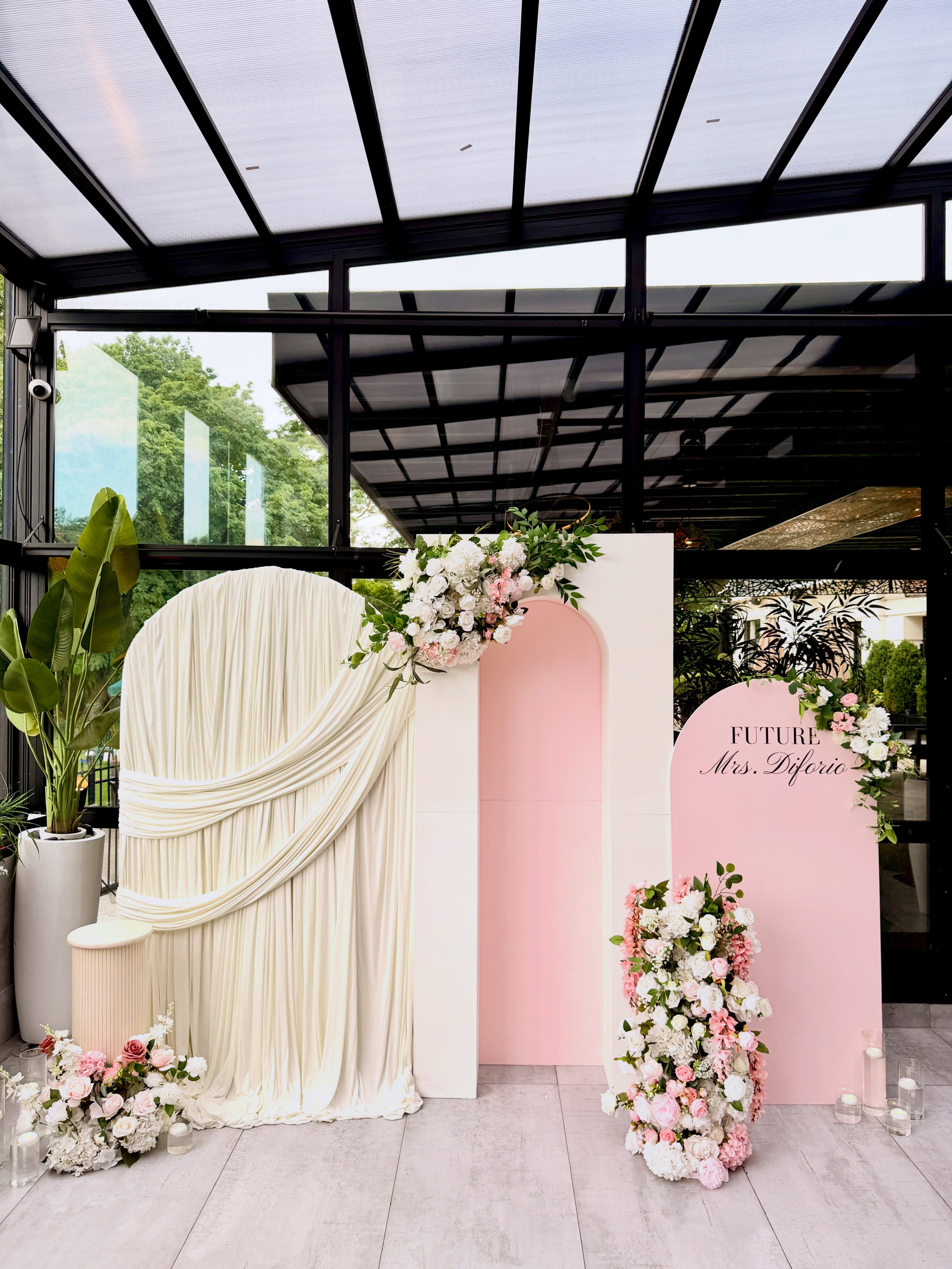 A pretty in pink statement piece backdrop for this bridal shower ๐๐ค๐
๐ฒbook with us: sevenwondersevents.com/booking
๐venue: @giganterestaurant