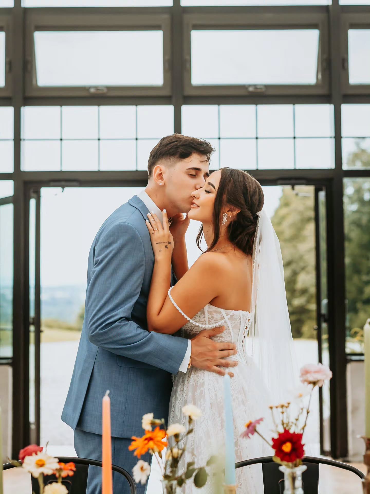 What a beautiful couple!!! 😍
@opps_lara
@vtduartex
Shout out to:
Organizer: Simple Elegance Tennessee: fb @Simpleelegancetn
Venue: @37_oaks
Gown&tux: Trinkets & Treasures Formal Wear @thetrinketsandtreasures
Styling, decor, and setup: Venue Decor, @venuedecorandmore
Florist: Lindsey Mae Events & Designs, @lindseymaedesigns
Cake: Cakes by Angela Bowes, @cakesbyangelabowes
Makeup artist: @goldenbridal.tn
Hair stylist: Jaylin, @edifysalon
