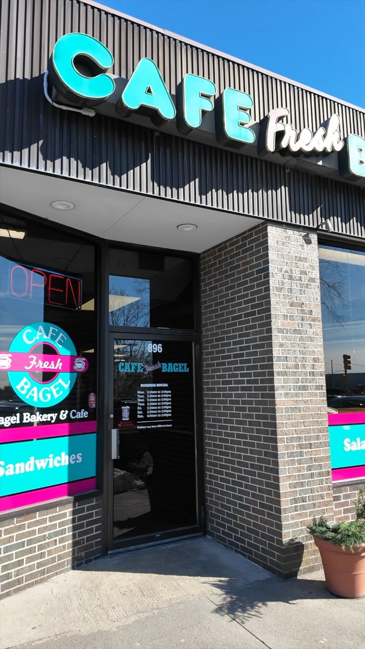 One of the best parts about living in Needham? Having spots like Café Fresh just around the corner.
Great coffee, delicious food, and the kind of local place where you’re almost guaranteed to run into a familiar face. It’s all part of what makes this community so special. ☕🤍