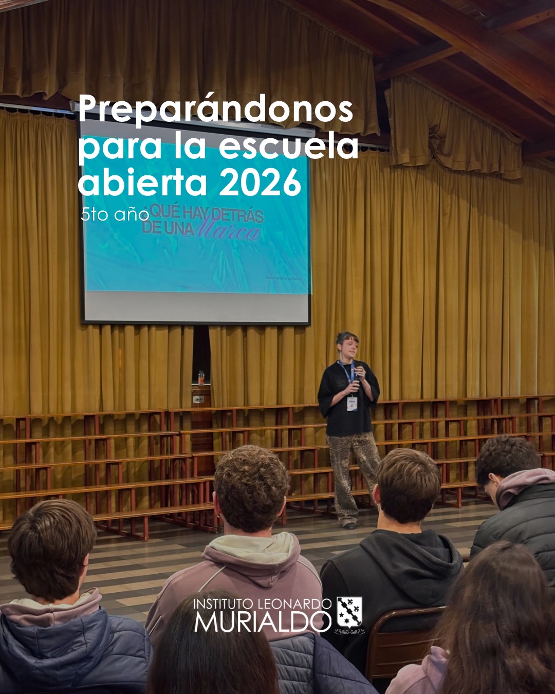 En el marco de la Feria de Microemprendimientos, recibimos con mucho orgullo a nuestras ex alumnas María Paz Giménez, Licenciada en Diseño Gráfico, y Victoria Copia, estudiante de la Licenciatura en Relaciones Internacionales y Community Manager.
Juntas brindaron una charla sobre Diseño Estratégico y Posicionamiento en Redes Sociales a los estudiantes de 5.º año de los Bachilleres en Economía y Comunicación, compartiendo herramientas, experiencias y conocimientos para potenciar sus proyectos.
Agradecemos su compromiso y generosidad. Es un orgullo ver a nuestros ex alumnos volver a la institución para inspirar y acompañar a las nuevas generaciones.
