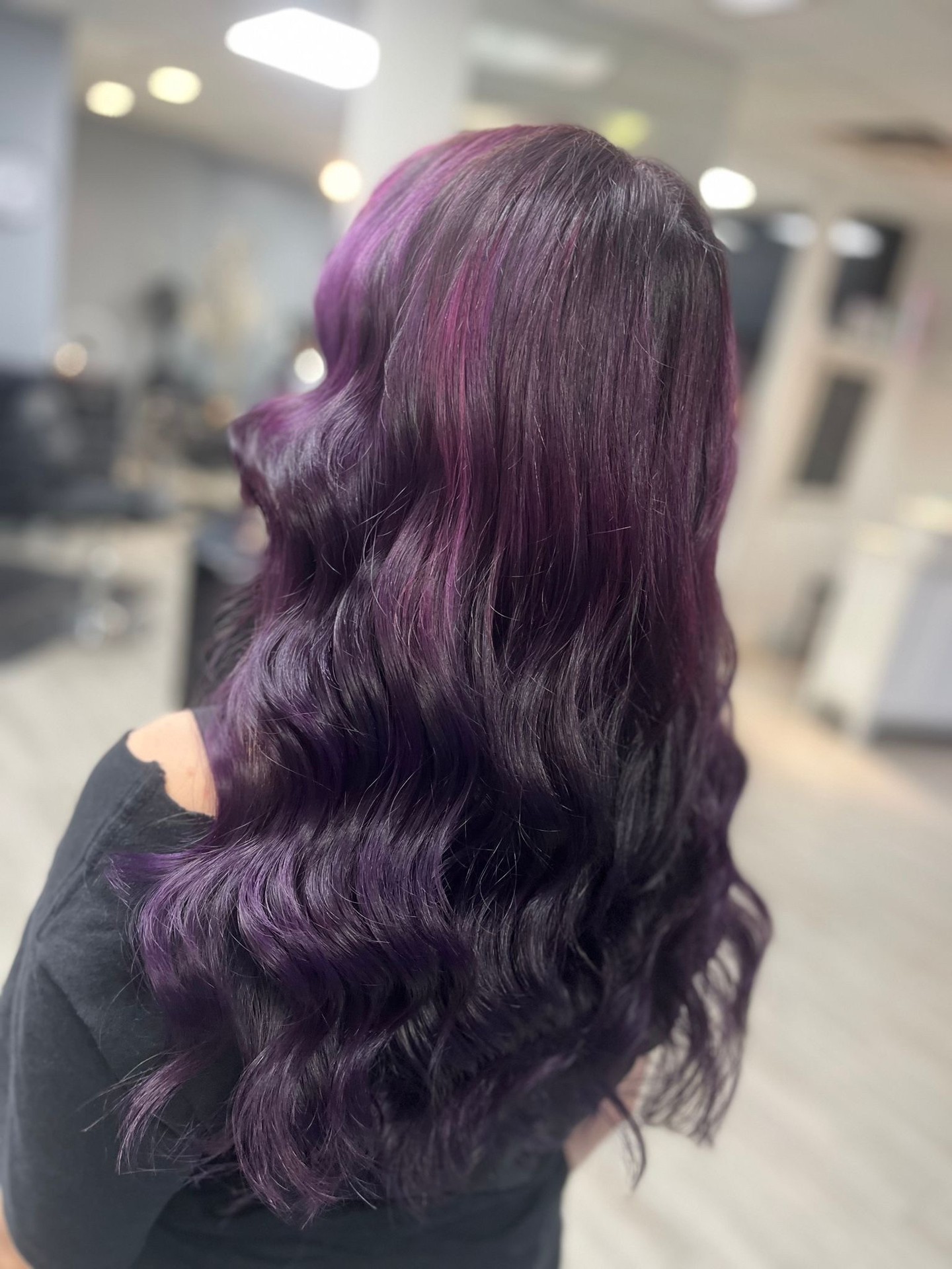 Talk about a transformation 💜
This client came in with faded blue hair, and Kiana completely refreshed the look by lifting the root and colour melting a lighter purple into a deeper violet for the ultimate dimensional finish.
Dreaming of a vivid transformation? Book your appointment with today!
We 🤍 Hair
#BurnabyBC #BurnabyHairSalon #Burnaby #VancouverHairSalon #HairInspo #HairStylists #Joico #KevinMurphy #HairExtensions #BrentwoodMall #TheAmazingBrentwood #BrentwoodBurnaby #selflove #selfcare