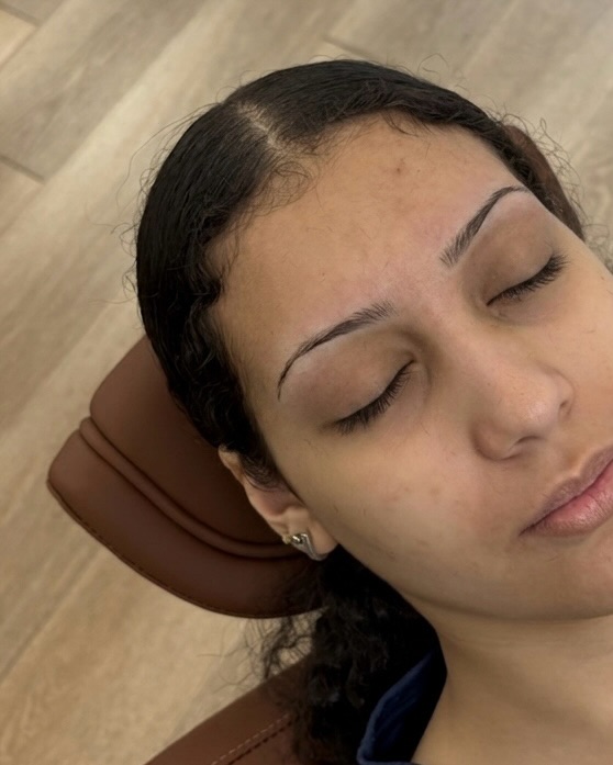 Brows shaped to perfection. Every arch is carefully tailored to enhance your unique features—because the best brows are the ones made just for you. 🤍✨
.
.
.
.
.
#brows #browsyyc #lavoomsalonyyc #yyc