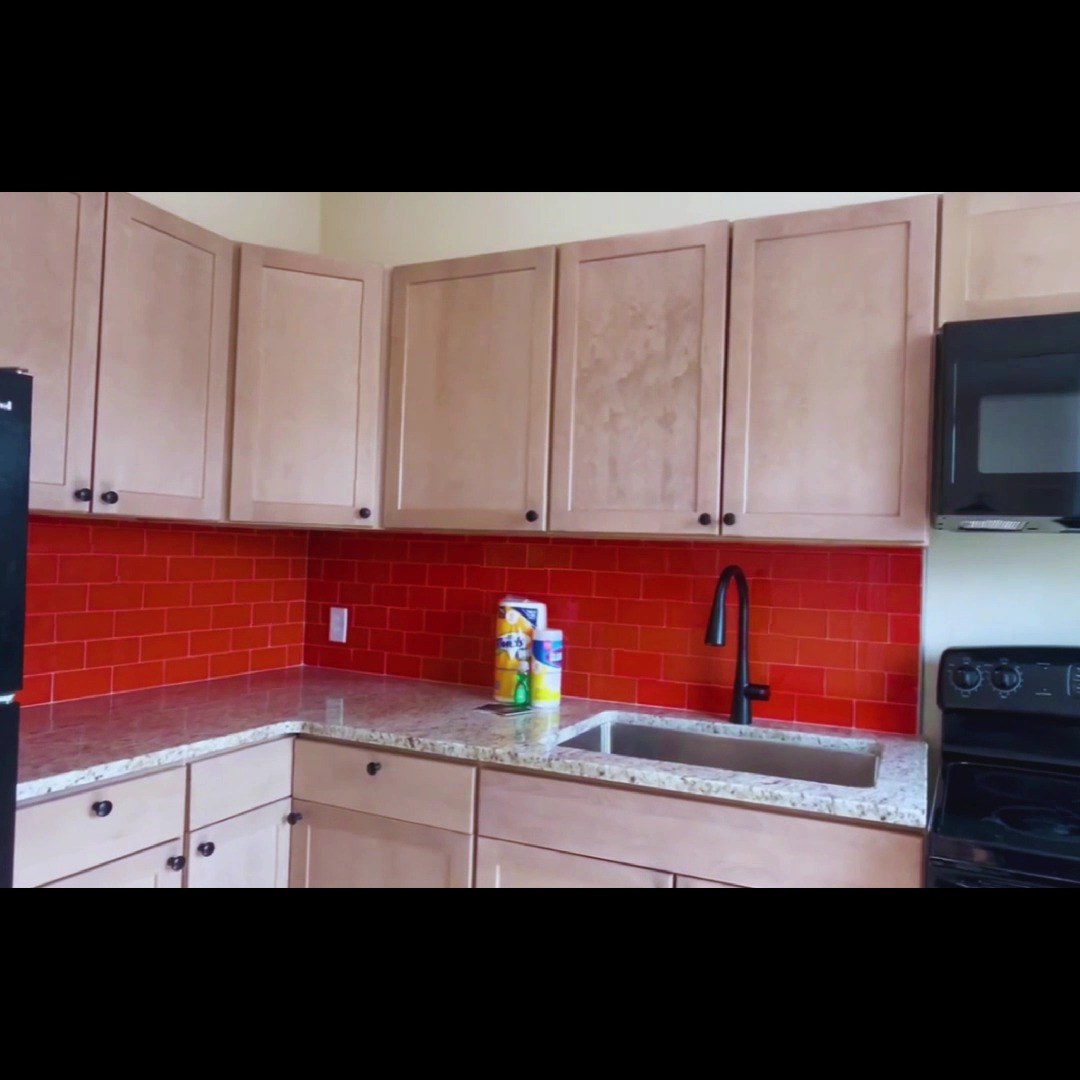 Just a little look into this beautiful kitchen... perfect for cooking up a gourmet dinner- or making instant ramen. Whichever you prefer! Live how you want to, and live in style, here at Eagle Point Management!
#eaglepoint #eaglepointmanagement #collegeliving #collegehousing #rennovations #livehowyouwantto #kutztownuniversity #downtownkutztown #studenthousing #leasing #propertymanagement #collegelife #kutztown #offcampushousing #kutztownpa #OffCampusHousing #tile #kitchenmakeover #kitchendesign #explore