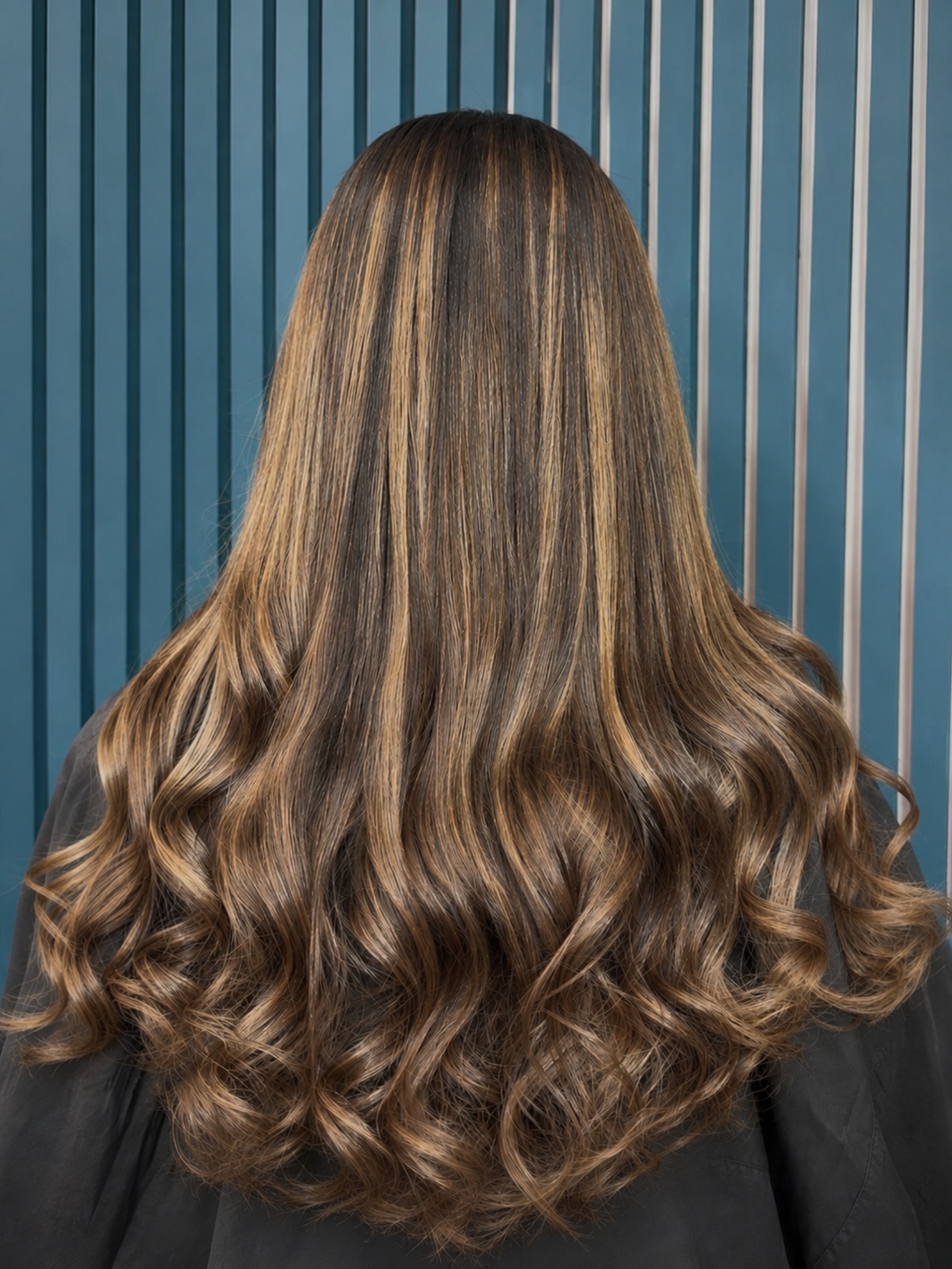 Maintaining an 𝐞𝐟𝐟𝐨𝐫𝐭𝐥𝐞𝐬𝐬 style is all about these three things ⬇️
⚡️ Working with your natural colour, not against it
⚡️ Opting for techniques that blend
⚡️ Trusting your hair artists maintenance plan
Hair Artist 👉🏼 Nicola
