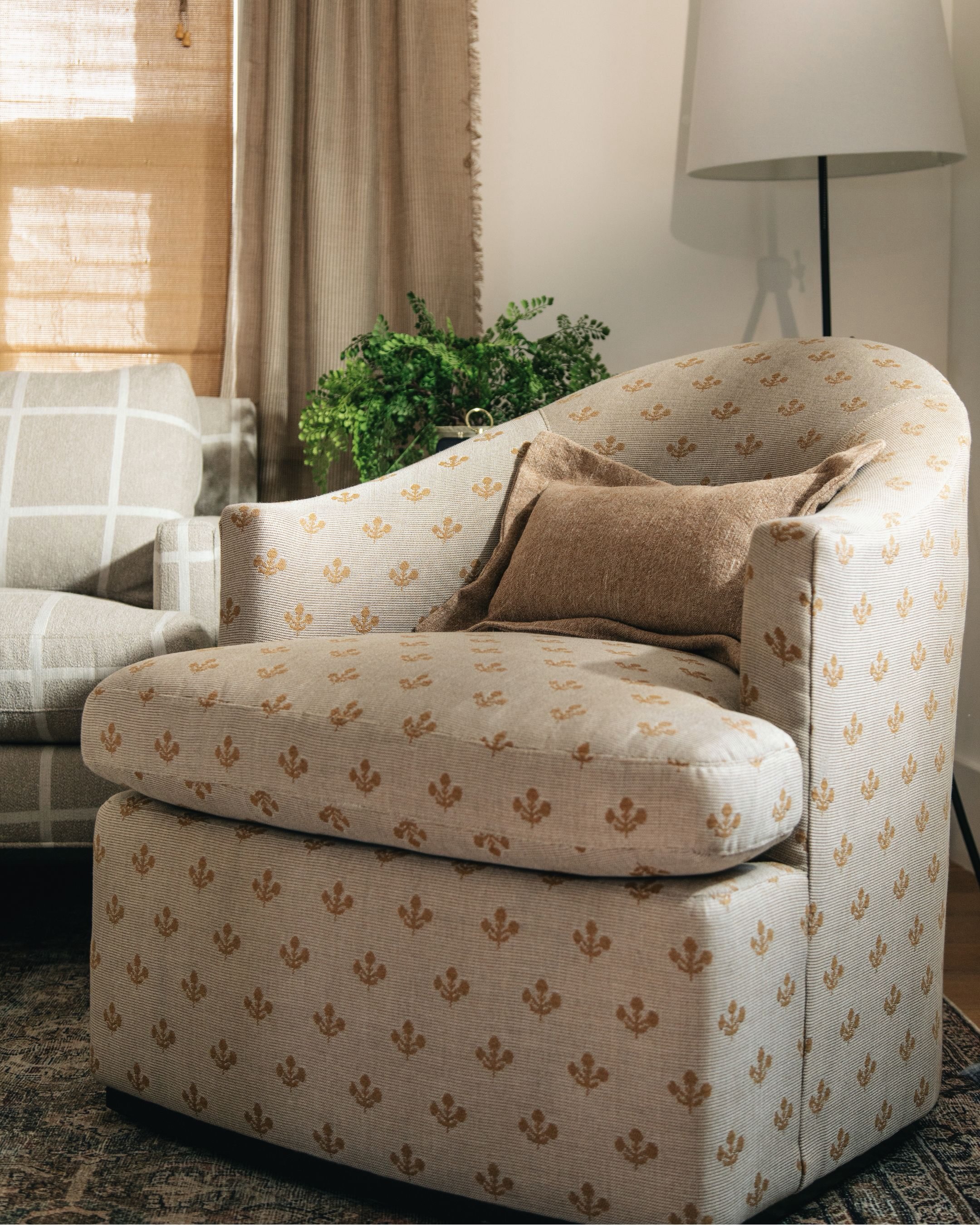 New line. New obsession. 🤍
Meet @isabelarosetextiles
Rich texture. Timeless patterns. Indoor and outdoor performance. Endless layering possibilities.
Swipe through some of my favorites and tell me which one is calling your name. ✨