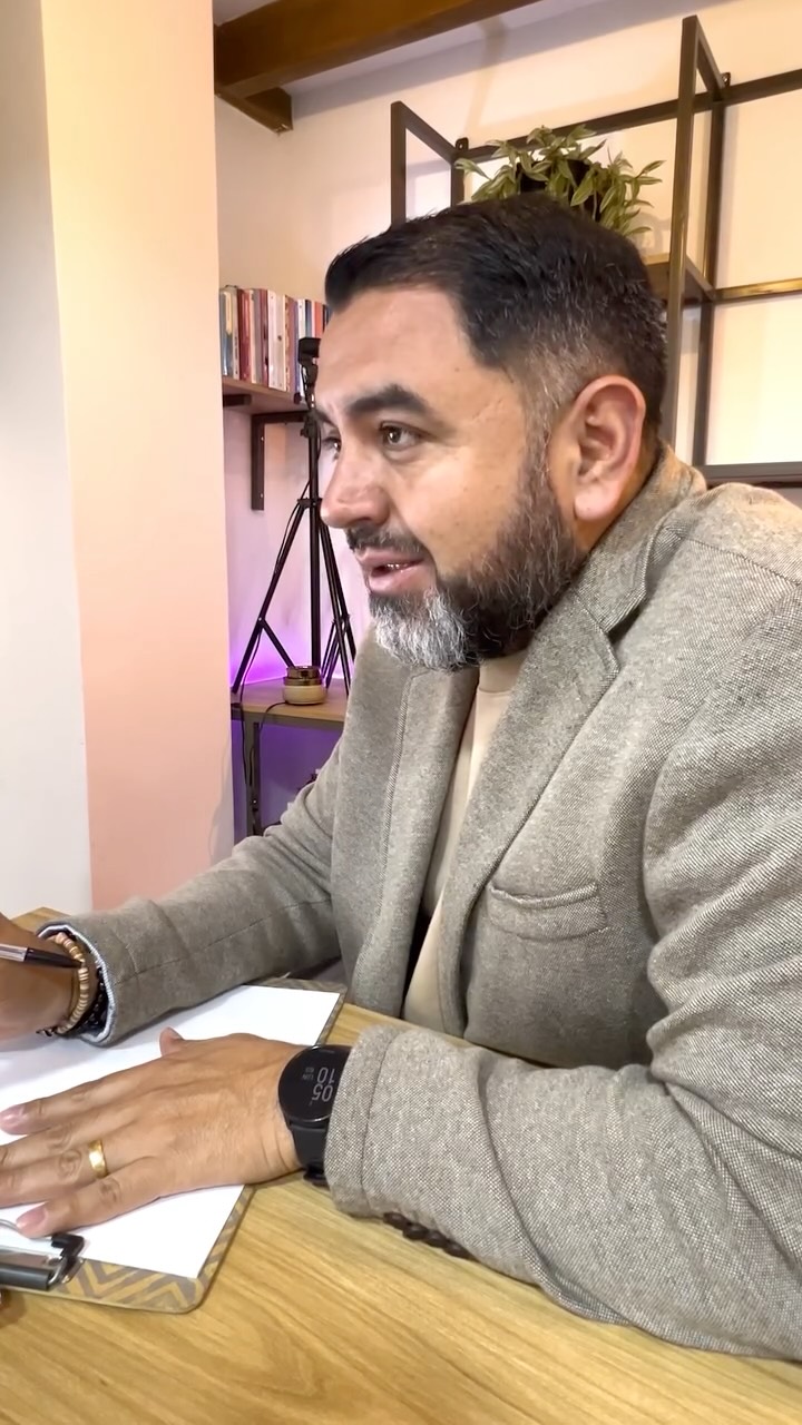 Hablar de salud mental es abrir puertas a preguntas que muchas veces dejamos guardadas.
Durante este mes, en el Instituto Colombiano de la Compasión queremos invitarte a habitar tres espacios de reflexión y aprendizaje diseñados para diferentes etapas y necesidades de tu vida:
✨ Vínculos y elección de pareja
✨ Psicología para profesionales que comunican
✨ Apoyo emocional infantojuvenil y familiar
¿Cuál de estas tres conversaciones sientes que necesitas abrir hoy? Escríbenos por mensaje directo y te orientamos sobre cómo participar.
#SaludMental #InstitutoICC #PsicologiaClinica #CrianzaConsciente #TerapiaDePareja
