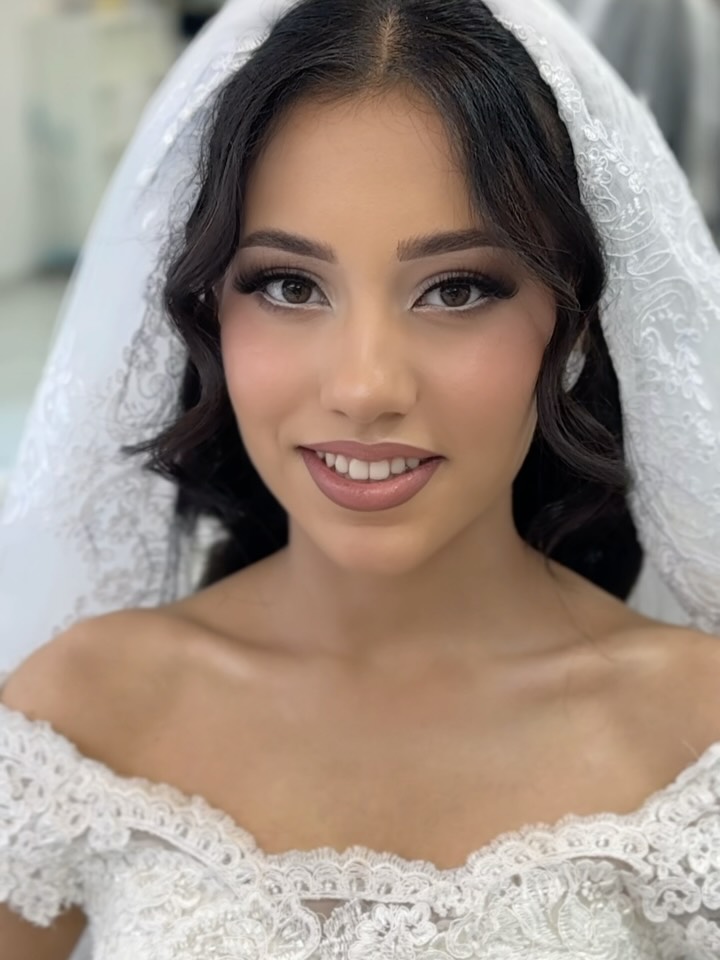 ✨ A bride glowing with beauty, elegance, and confidence. 👰🏻♀️🤍
We had the pleasure of creating this beautiful bridal look for her special day — enhancing her natural beauty and making sure she shines like the star she is. ✨
If you love this look, please support us by leaving a ❤️, liking this post, and sharing it with your friends. Your support means so much to us and helps us create more beautiful moments. 🥰
📅 To book your appointment
💰 For pricing & bridal package details
📩 Send us a message on WhatsApp or DM us on Instagram.
We can’t wait to hear from you! 🤍✨