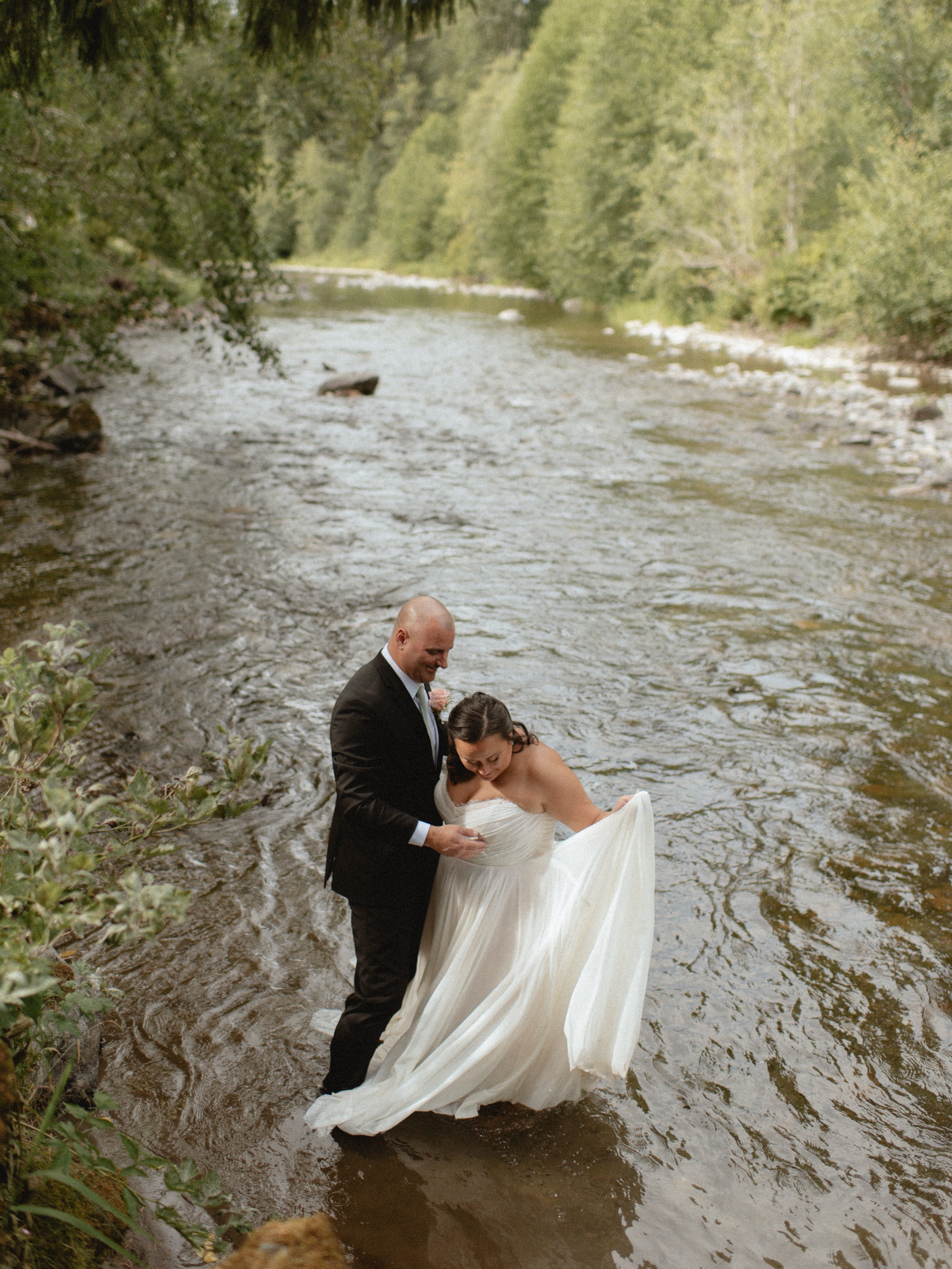 Gallery delivered 📩
Photographer @savannamarleephotography
Hmua @barbieofallsizes_
Venue @rivervalleyoasis
Catering @fatzachspizza
Florals @leso
DJ @dannythunder.wav