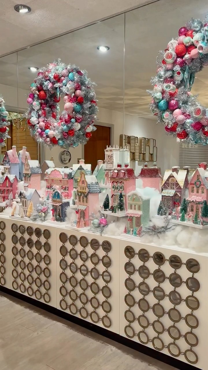 Holiday design is on our minds 🎄 A look inside Joe’s Christmas village, filled with pieces collected from one of his favorite stores, Cody Foster 💖
#holidayseason