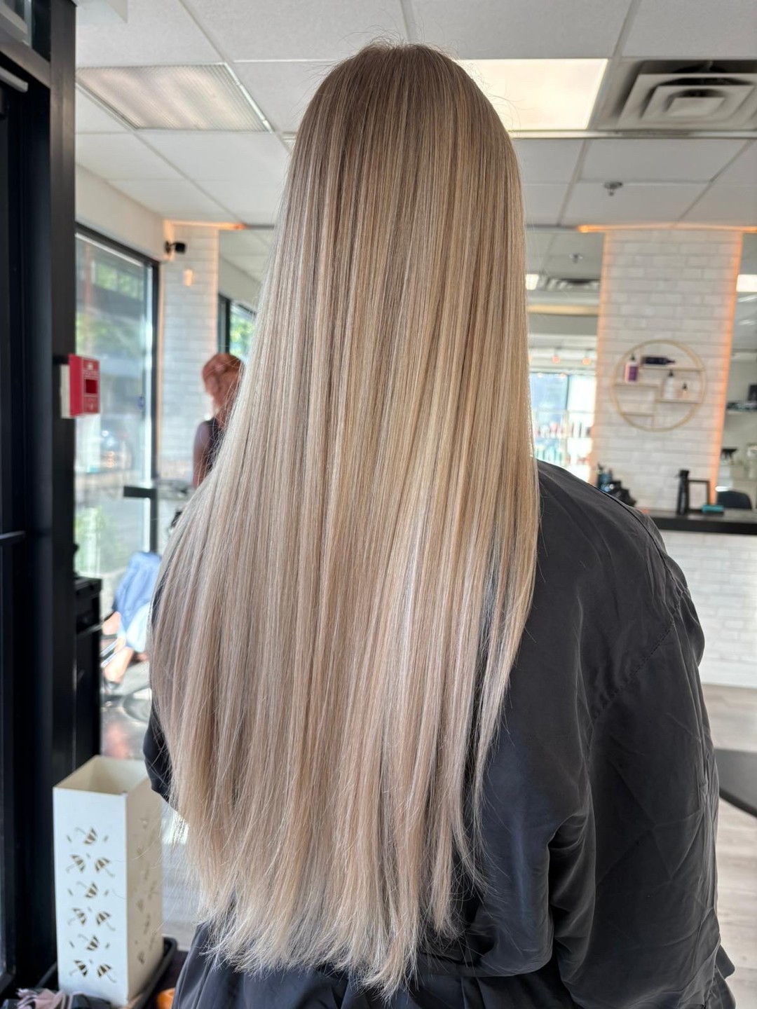 A full balayage never goes out of style ✨🤍
Brooke created this beautifully blended look with soft dimension, effortless brightness, and a seamless grow-out that's made to last.
Ready for your own transformation? Book your next colour appointment today!
We 🤍 Hair
#BurnabyBC #BurnabyHairSalon #Burnaby #VancouverHairSalon #HairInspo #HairStylists #Joico #KevinMurphy #HairExtensions #BrentwoodMall #TheAmazingBrentwood #BrentwoodBurnaby #selflove #selfcare