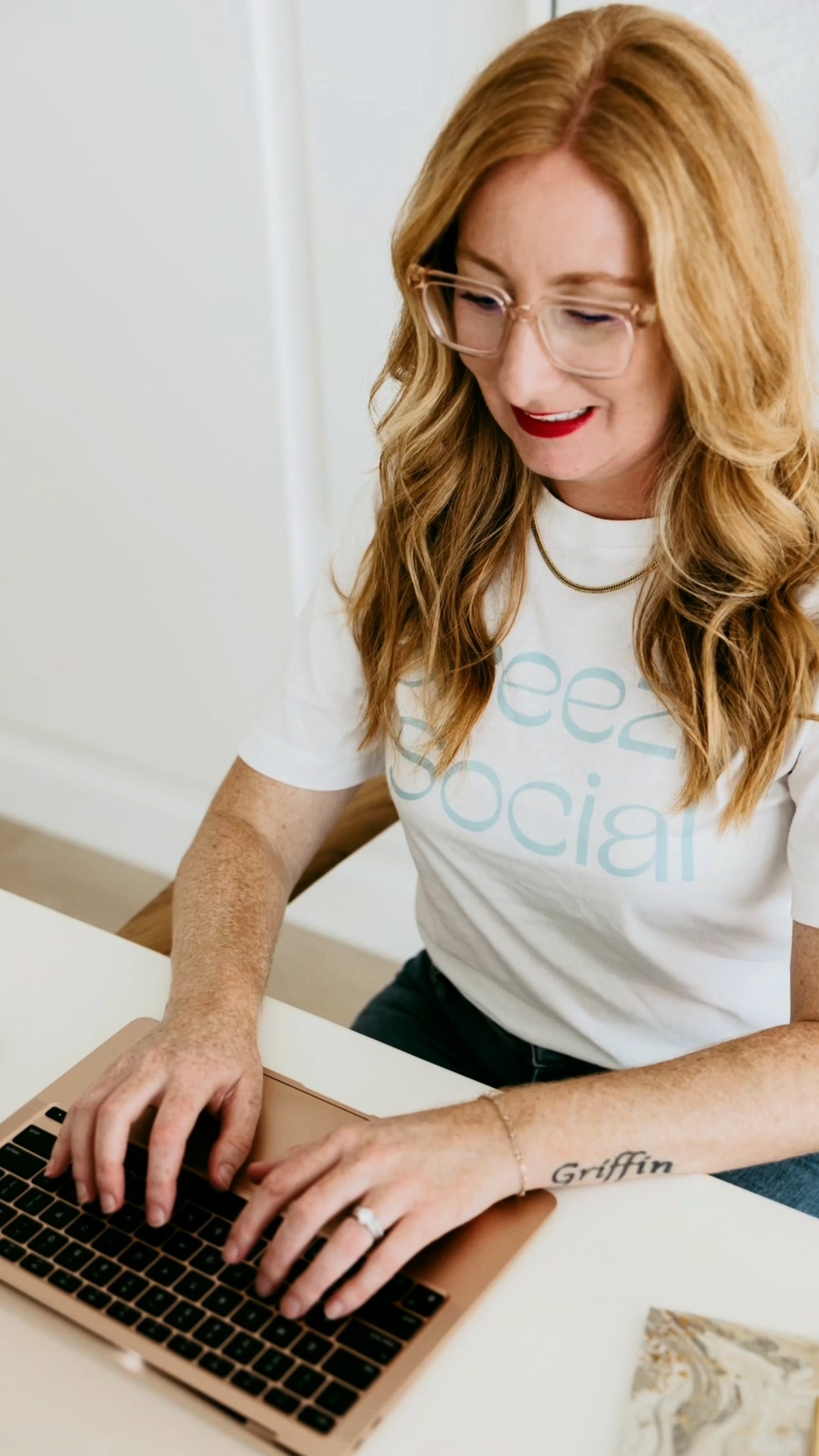 Cool girls have cool jobs and mine is helping biz owners take the stress outta social media management! ✨✌💫