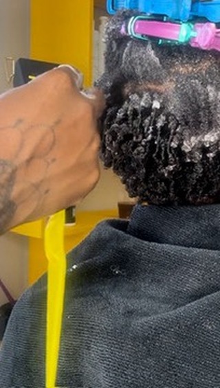 Recorded so much content for YouTube on my iPhone… then ran out of storage before I could finish filming. 😭 But here’s a little finger coil moment to hold us over! Stay tuned for YouTube Wednesday. 💛
•
•
•
#tampastylist #tampacurls #fyp #healthyhair