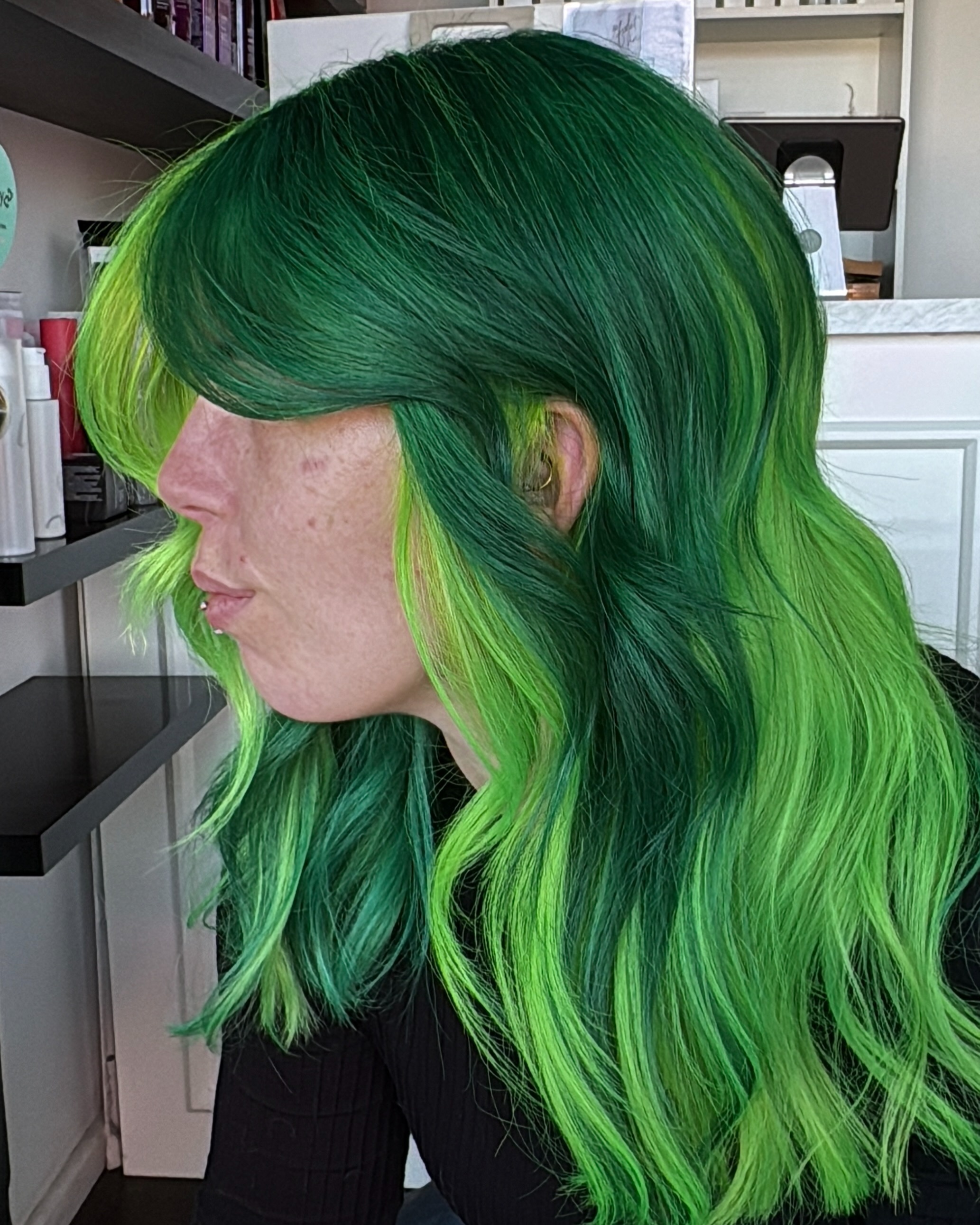 Vibrant refresh for Tori! 💚✨
Tori’s signature split color was due for some love—the tones had faded and her hair needed a deep moisture boost. Emily & Lindsay stepped in and executed this vivid emerald and lime transformation!
Swipe through to see the before, the process, and the final vibrant result.
#FioletHair #PerthHair #VividHair #GreenHair #FioletHairTransformation