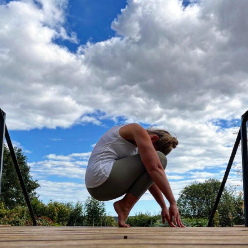 Yoga community party next Sunday 16th August
4pm Brixton
30 min meditation and bubbles 🥂
Message if you can make it
.
This week’s class will loosen, strengthen and work your balance with the yoga brick
.
#plymflowyoga #yoga #yogaclass #flowyoga #vinyasa