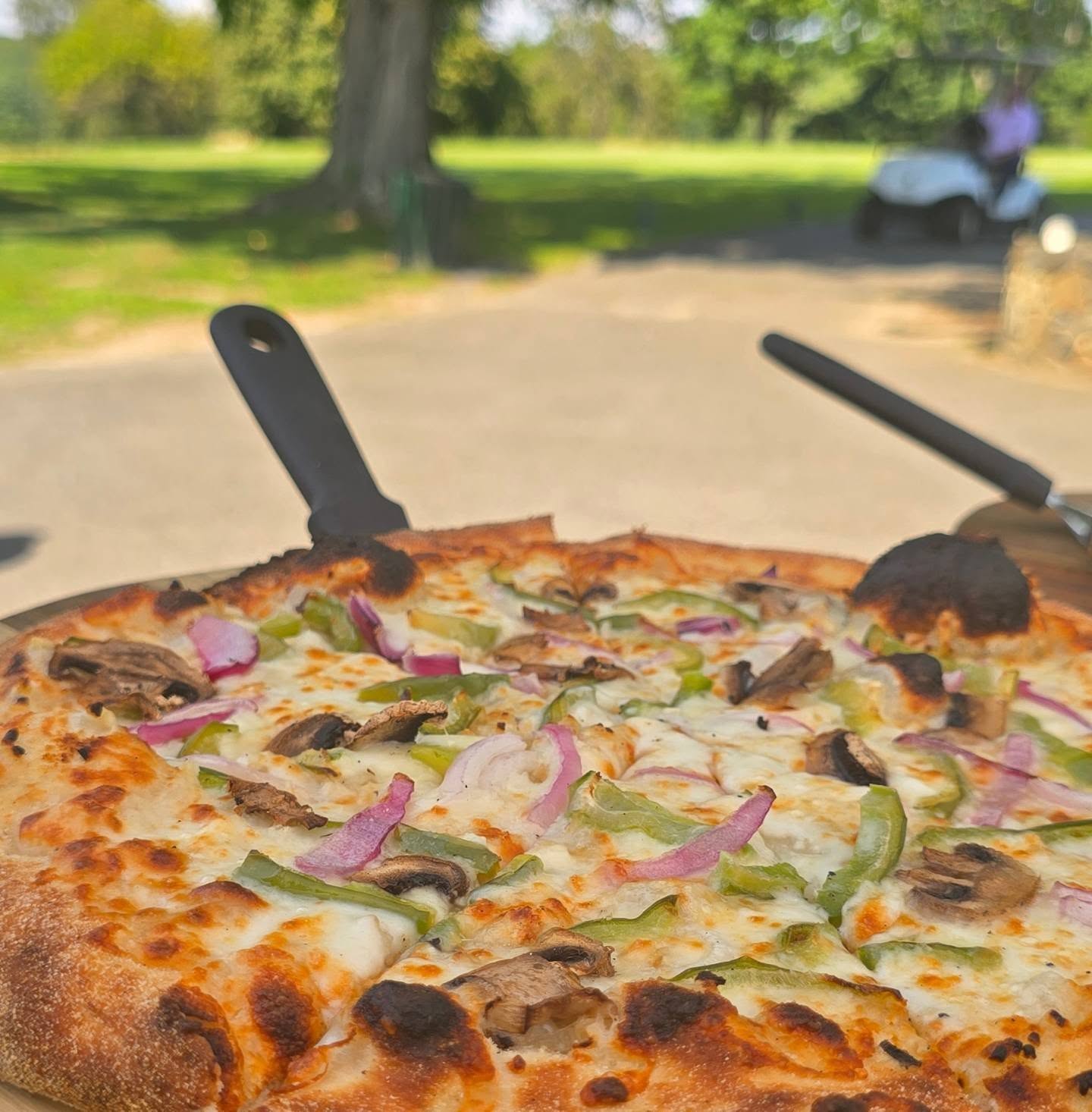 A beautiful day for pizza and golf π β³