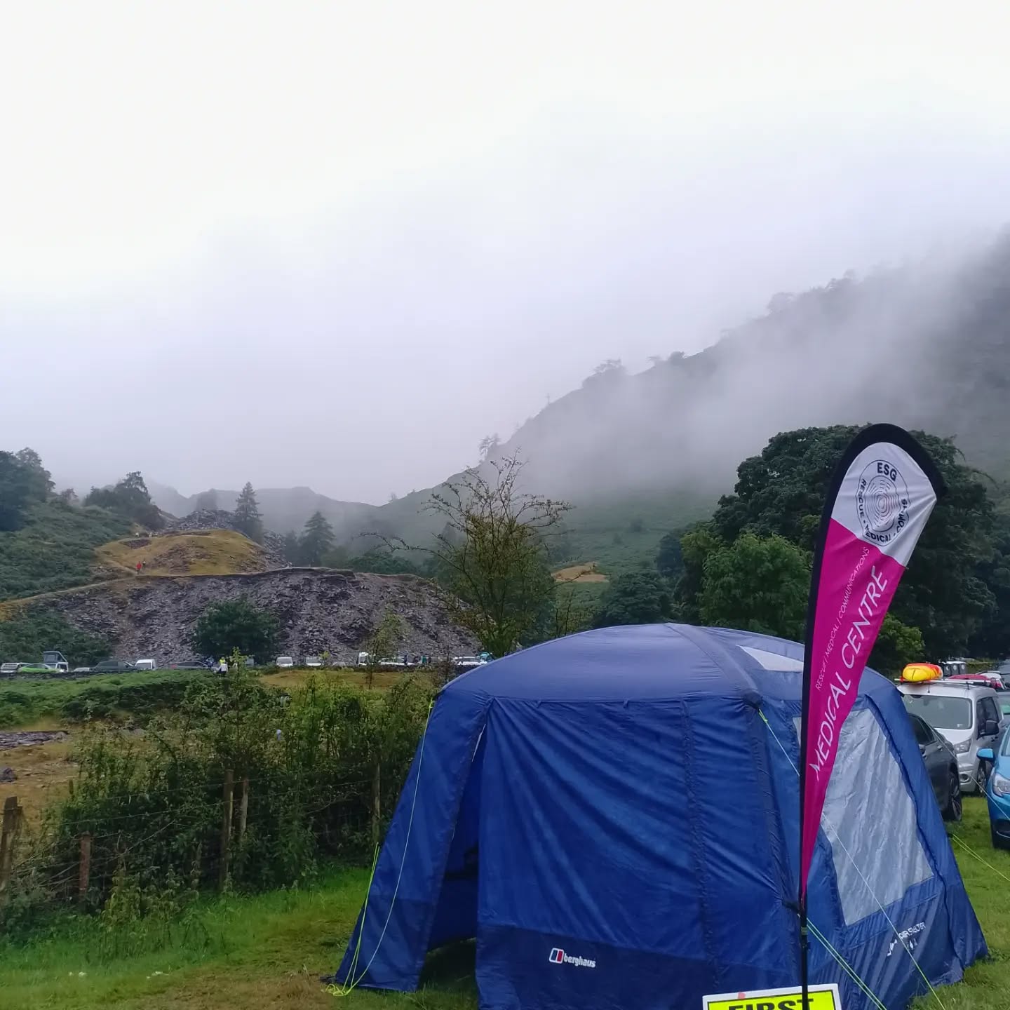 It's an atmospheric start to Day 3 of the Lakes 5 Days in Tilberthwaite today. Our team is again on hand to deal with any issues out on the course or at the finish. Best of luck to all orienteers taking part today.
#mountainmedics
#eventparamedics
#eventfirstaid
#orienteering
#lakedistrict