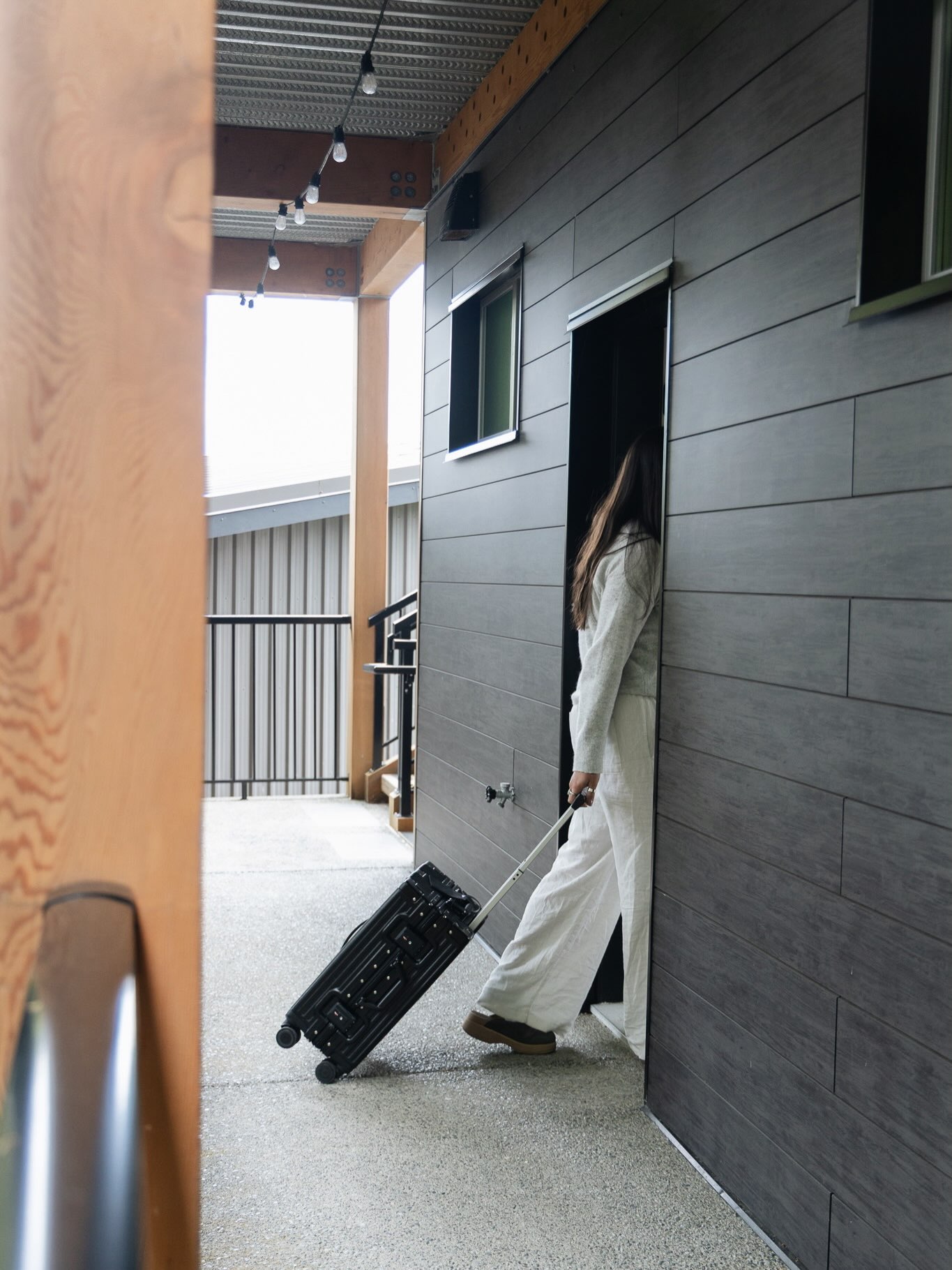 Settle in. Step outside. Follow the shoreline. From your room to the waters edge, Tofino has a way of slowing everything down. Welcome to the West Coast ππ£