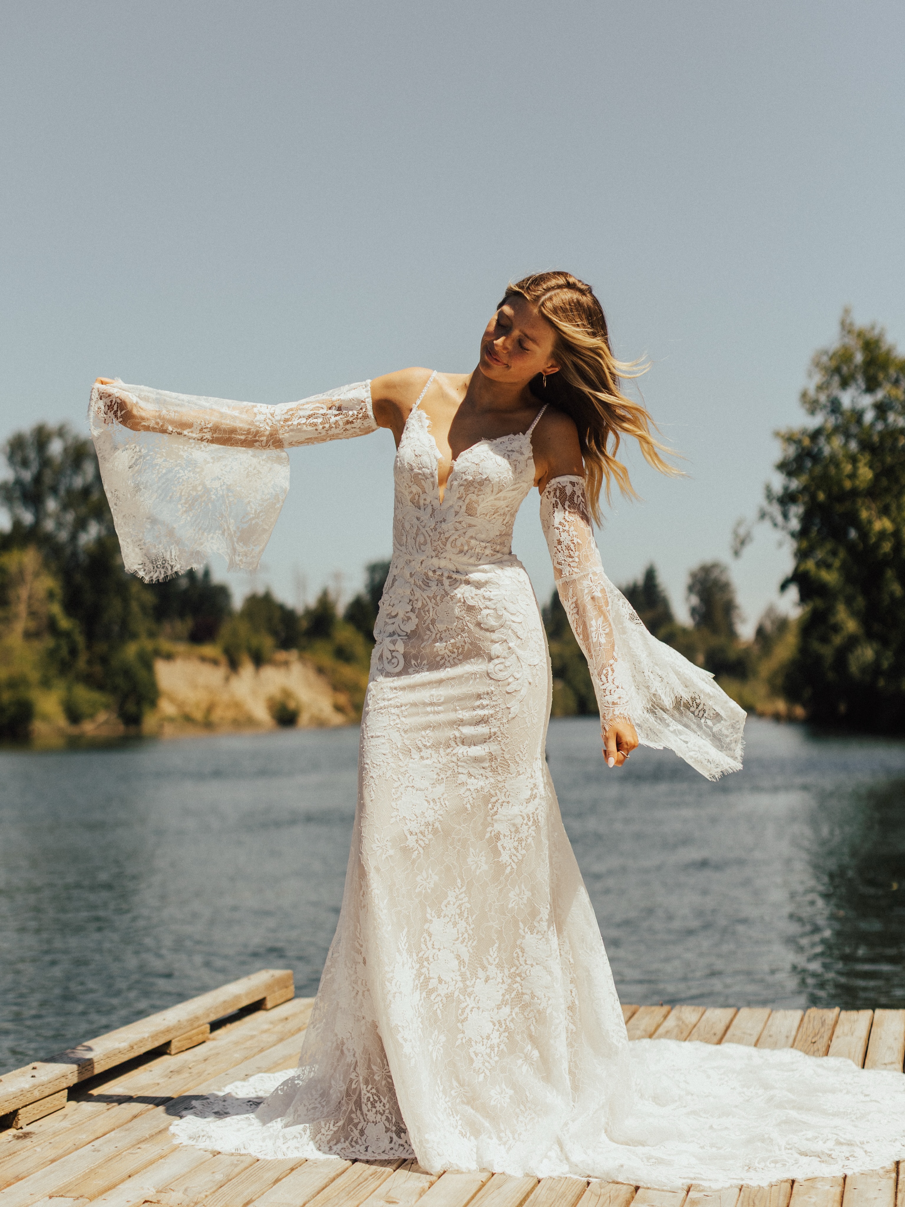 She’s giving barefoot by the lake, expensive champagne later.🥂
AND showing us that lace can still feel incredibly cool!
She’s romantic without being sweet, dramatic without trying too hard, and basically made for the modern bride.
Visit us in Snohomish to try on all the lace dresses your heart desires.🤍
#SeattleBride #PNWBride #LaceWeddingDress #BohoWeddingDress #seattlewedding