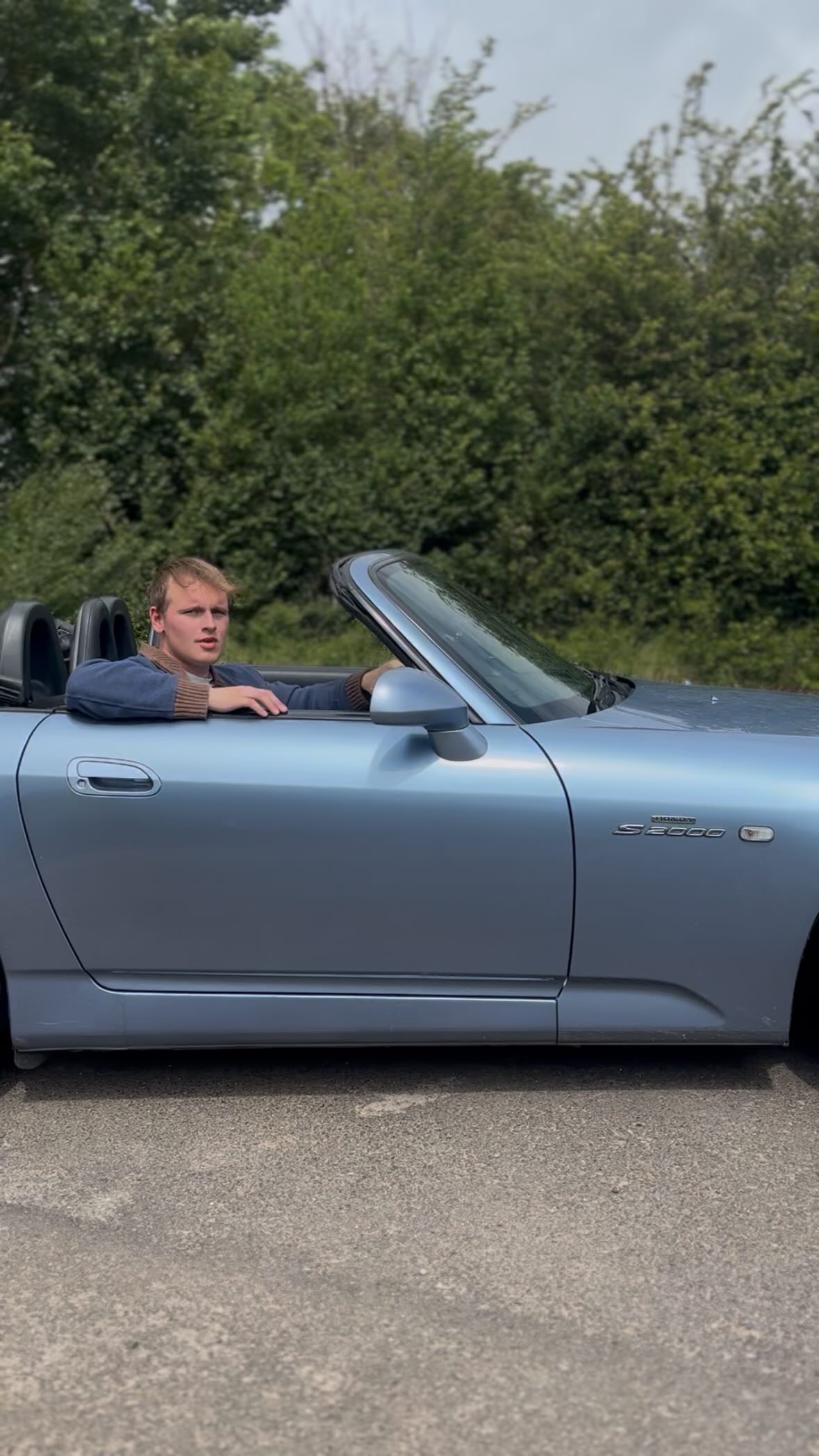 What makes the Honda S2000 such a cult legend?
#honda #s2000 #hondas2000 #carreview #classiccar