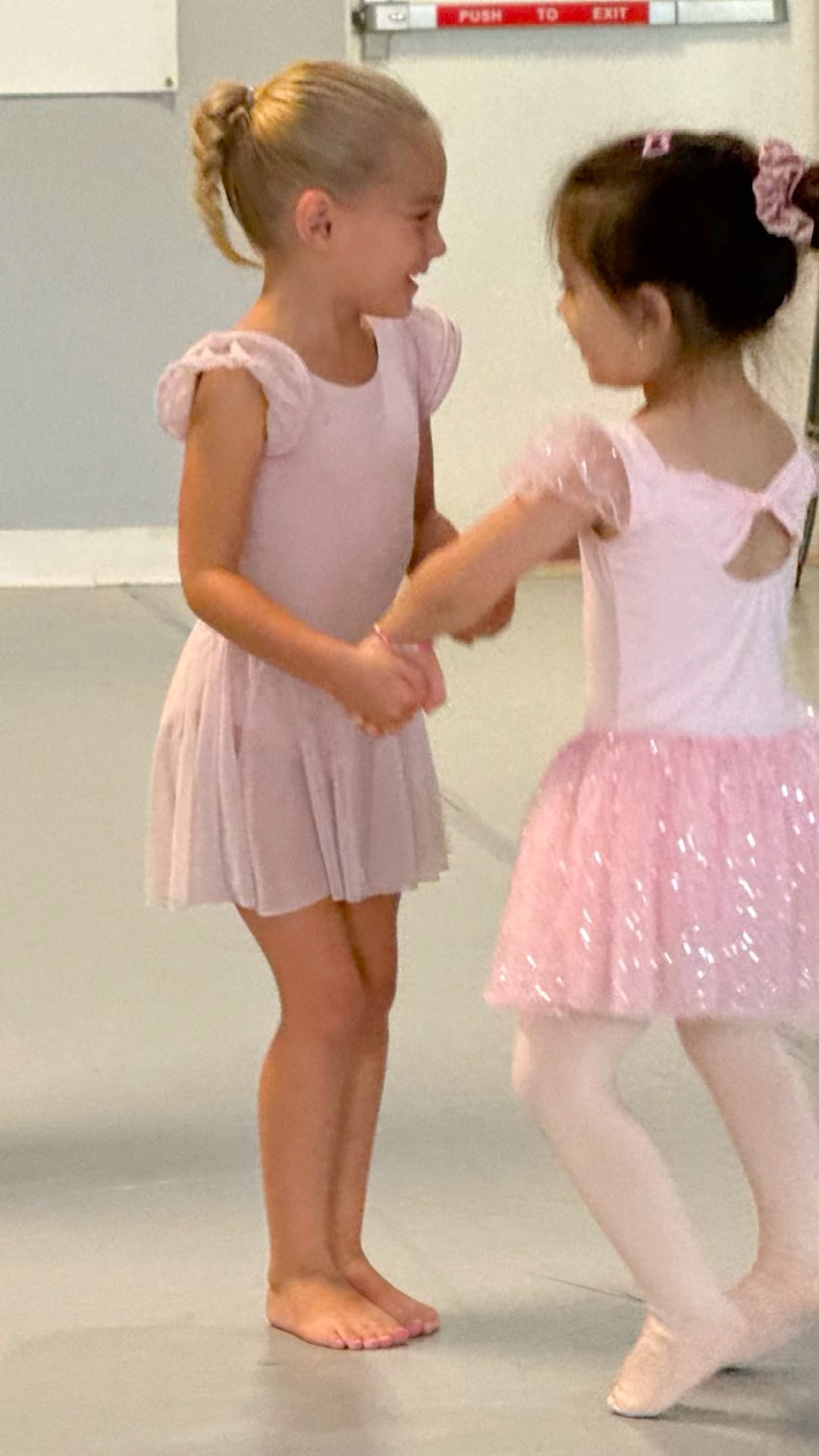 Friendship and fun!👯♀️🧑🩰!!#SummerDance #DancerReel #ncdancestudio #dancerreel #DanceStudioLife #ViralDance #NCDanceStudio #DanceTraining #dancetechnique #stretching #DalianaVibes #SummerAdventures #DalianaDanceTeam #littledancers #CreativeMovement #tinydancers #cutekids