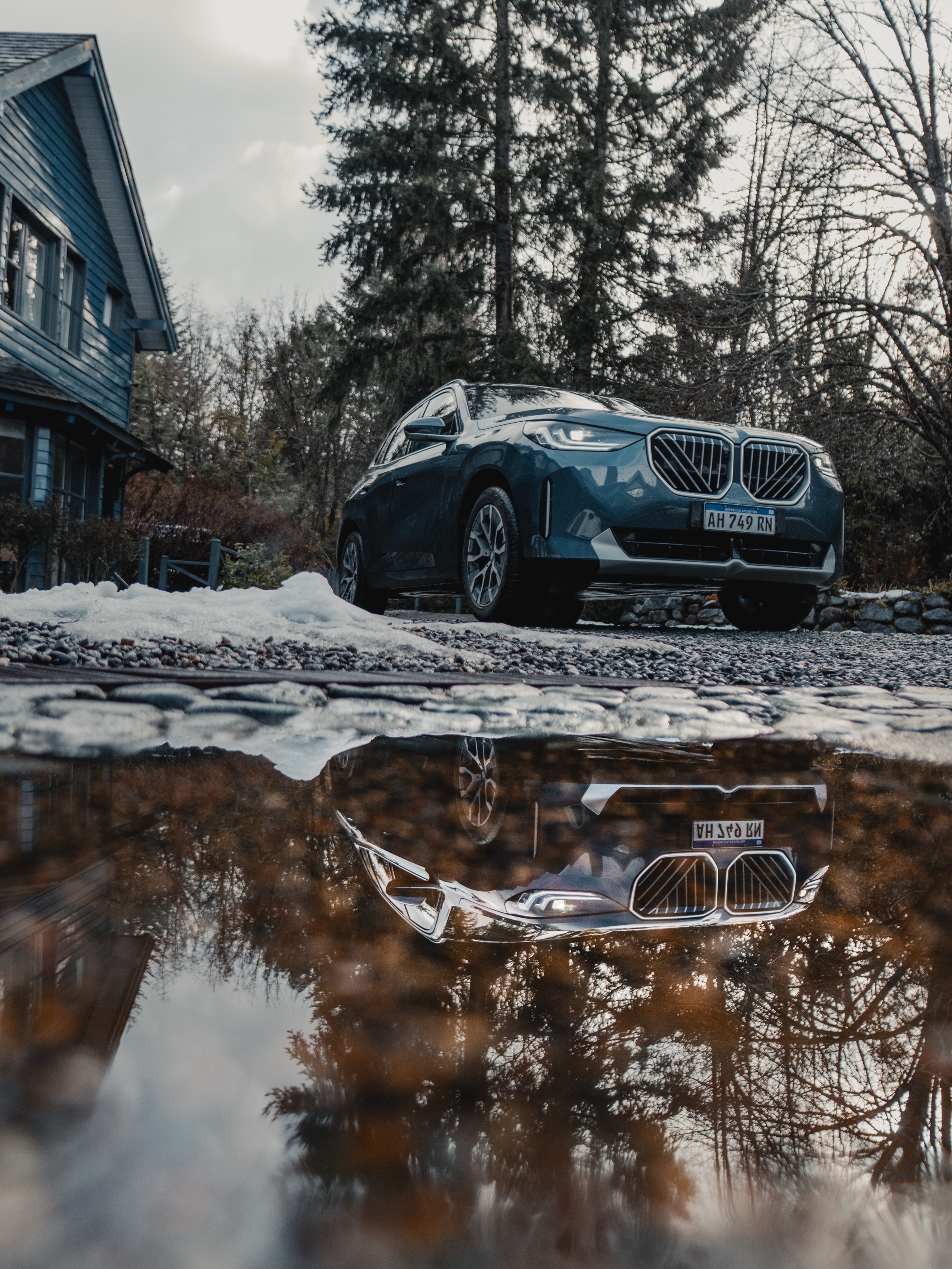 Two expressions of the same philosophy: timeless design, quality, and comfort considered down to the smallest detail. @bmw.argentina and @lasbalsas.patagonia share a belief in experiences shaped by craftsmanship, precision and refinement. This winter, the new BMW X3 will be part of Las Balsas’ experience.
A journey through Patagonia made effortlessly your own.