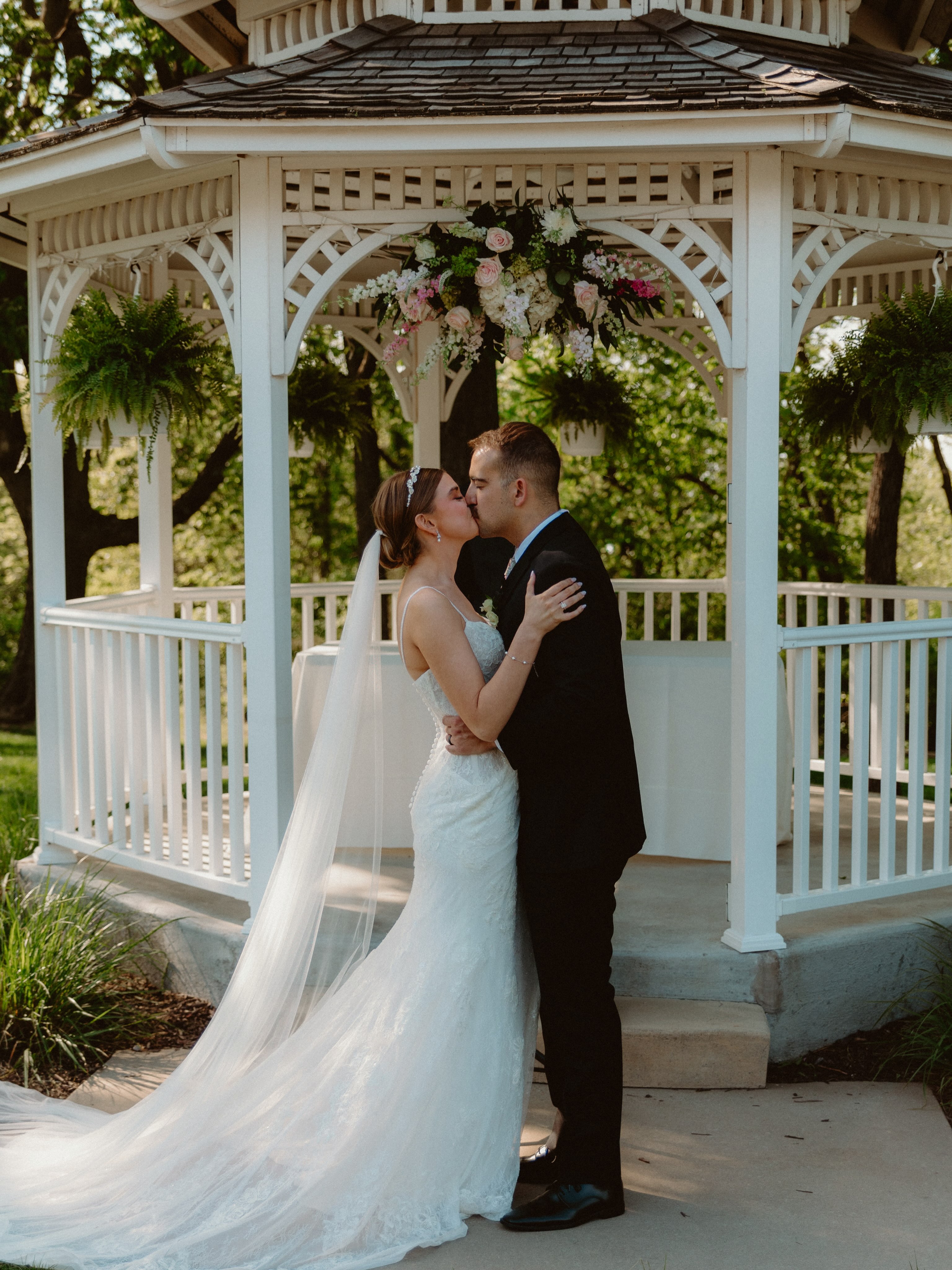 Great wedding DJs do more than play music. We coordinate timelines, provide crystal-clear ceremony sound, and create unforgettable receptions. Every moment matters.
-
Wedding Coordinator - @waldweddings
Venue - @thehawthornehouse
Photographer - @crafted_captures
Videographer - @secondexperiencefilms
Florist - @inthegardenfloraldesigns
Hair/Makeup Artist - @naturallyyouartistry
DJ - @platinumdjkc
Caterer - @brancatoscatering
#WeddingDay #Ceremony #DJ #WeddingDJ #ceremonydj