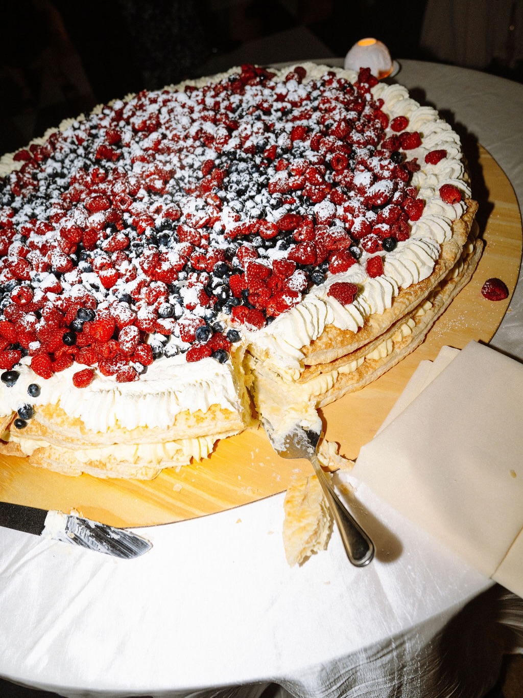 INTRODUCING: live dessert experiences! 🍓🫐🍒
Cake not really your thing? Want something special for your wedding day? Want something interactive? This might be the perfect option for you!
As part of the reception, I come in and layer the dessert in front of your guests, and you come finish it off with berries/powdered sugar/cocoa! Current dessert options are a Mille feuille (pictured) and tiramisu.
Curious? Let’s talk!
VENDOR TEAM:
Ceremony: @stfoafrisco
Reception: @stonebriarcountryclub
Planner: @morgantaylorevents
Photographer: @karawarrenphoto
Stationery: @clairehodgesart
Beauty: @maiteemiles
Dress: @moniquelhuillier from @juliangoldsa
Florist: @sagefineflowers
DJ/saxophone: @djgarrickhutch @aegtxdjs
Photo booth: @bigtimeselfies
Rentals: @bigdpartyrentals @toptiereventrentals
Transportation: @igport_limos
Babysitter: @missbelleeventnanny