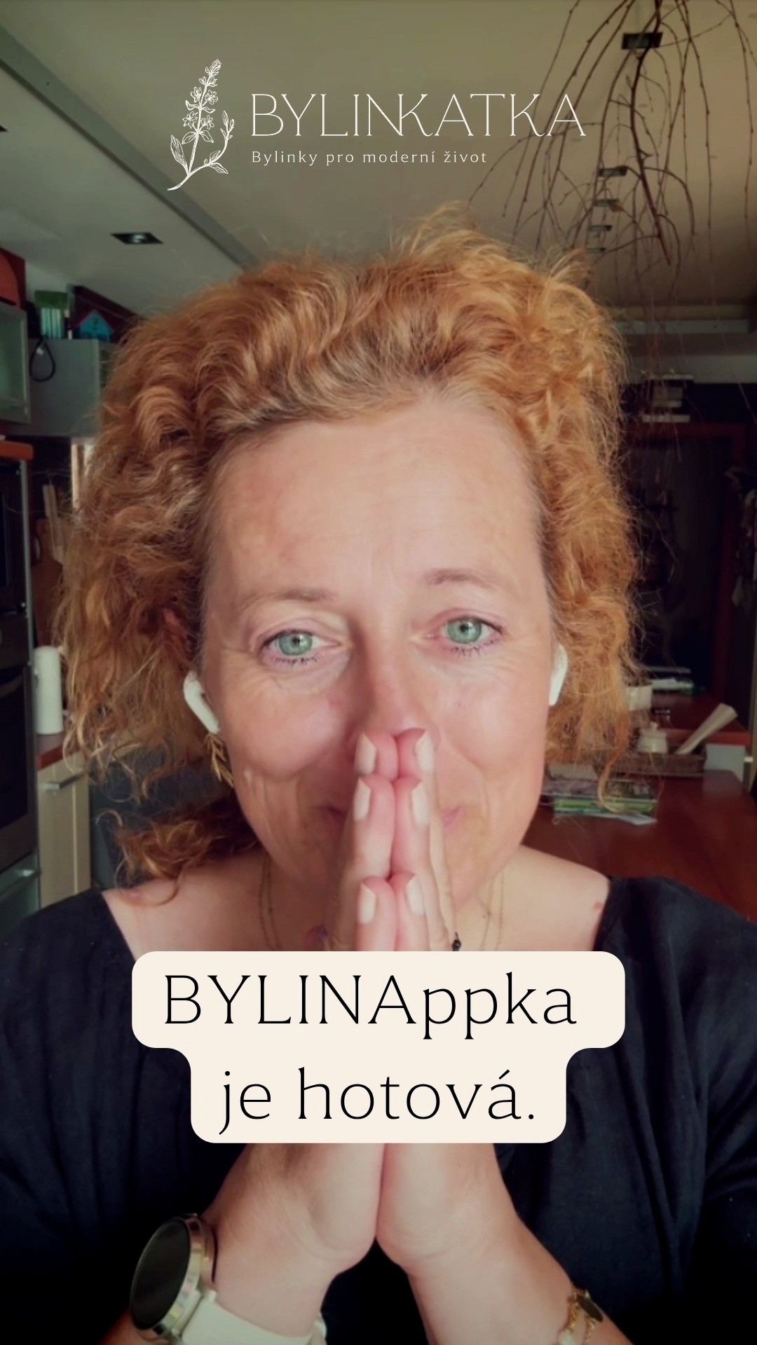 Myslela jsem si, že mě to nedojme, ale dojalo mě to.
BYLINAppka je na světě.
Vznikala téměř tři roky. Nebyly to jen hodiny práce u počítače. Byly to roky sbírání zkušeností, přepisování poznámek, zkoušení receptů, hledání souvislostí a přemýšlení nad tím, jak vám svět bylinek předat co nejjednodušeji.
Chtěla jsem vytvořit místo, kam se budeš moct kdykoliv vrátit. Když nebudeš vědět, jakou bylinku použít. Když budeš hledat recept na macerát. Když si nebudeš jistá, jak bezpečně používat éterické oleje. Nebo když budeš jen chtít objevit něco nového.
V BylinAppce najdeš:
🌿 herbář bylin
🌿 průvodce éterickými oleji
🌿 hydroláty
🌿 recepty krok za krokem
🌿 aroma blendy
🌿 tradiční postupy
🌿 tipy, které sama používám v každodenním životě
PS: A protože je BylinAppka právě na svém začátku, otevírám zakládající členství.
Do 31. srpna se můžeš přidat za zakládající cenu 259 Kč měsíčně nebo 1 990 Kč ročně. A na 7 dní si ji můžeš vyzkoušet zcela zdarma.
Budu mít obrovskou radost, když se ke mně přidáš. 💚
👉 Odkaz najdeš v biu.
#BYLINAppka #bylinkatka #mobilniaplikace #bylinky #aromaterapie #přírodnípéče