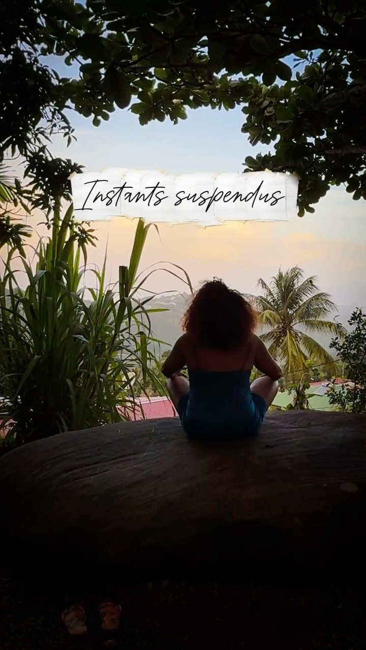 Ce mois de juillet fut très intense en émotions, entre mon expo au @lebocal_conceptstore que je décroche cette semaine, la sortie de mon guide numérique interactif pour vivre « 60 expériences inédites en Martinique » (lien dans ma bio), les publications dans @ewag.fr et l’événement phare exceptionnel du mariage de ma fille, je crois que cette petite parenthèse solo à @lesvendredis.casa, qui s’est faufilée au milieu, a été un pur moment de repos et de bien être plus que bienvenue et nécessaire 😌
Je te raconte tout ça plus en détail bientôt…
En attendant, profiter de chaque instant, quel qu’il soit, reste essentiel ☺️
#juillet #martinique #mercilavie #quedulove #lifestyle