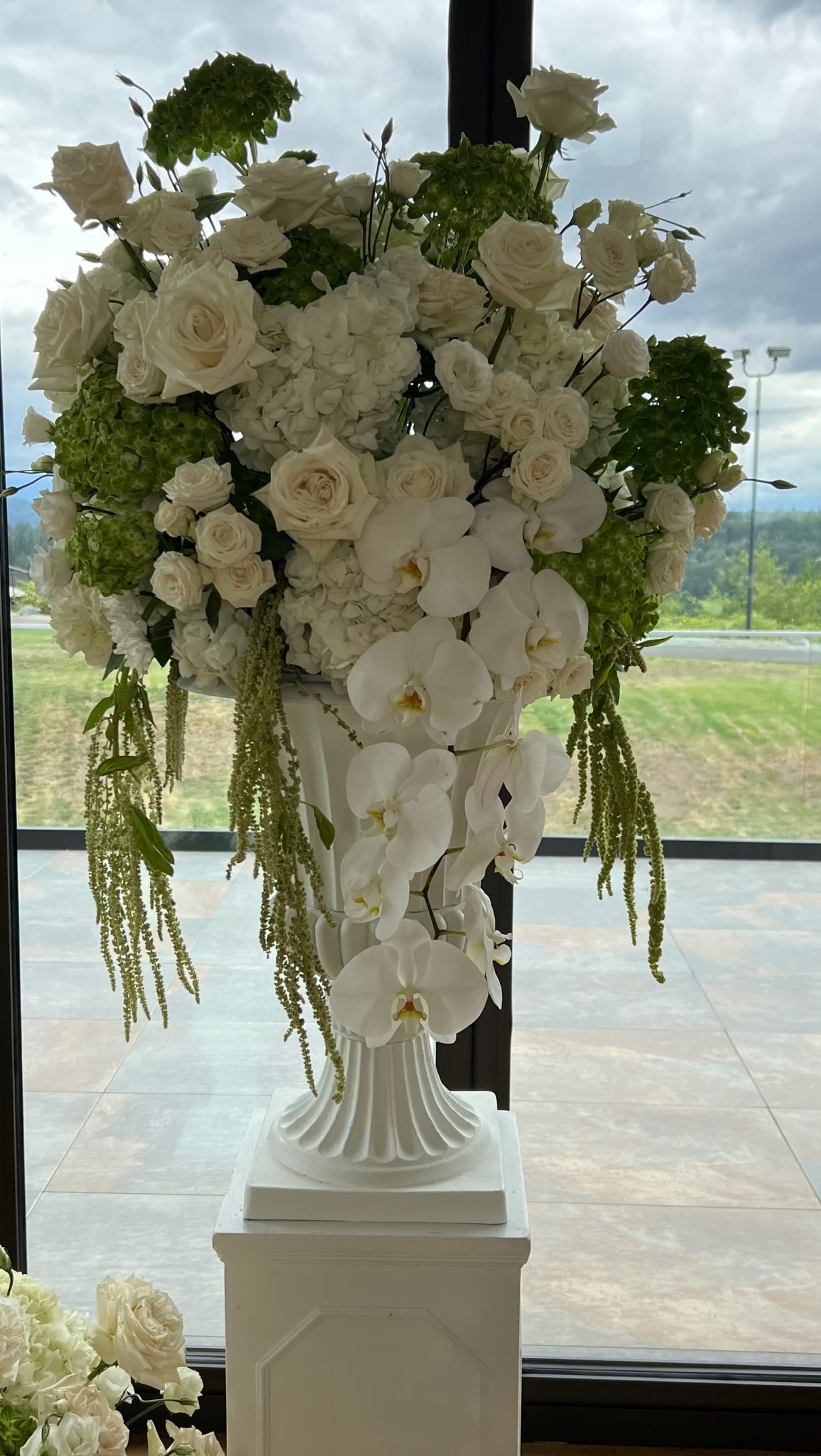 An intimate summer wedding overlooking the Fraser Valley 🤍🌿
Set inside a beautiful private estate in Langley, both the ceremony and reception took place surrounded by sweeping views of the valley.
We designed the florals in a fresh palette of white with touches of chartreuse green — soft, garden-inspired and intentionally understated to complement the elegance of the home and its incredible setting.
From the ceremony florals to the reception tables, every detail was designed to feel intimate, romantic and effortlessly at home within the estate.
A beautiful reminder that intimate celebrations can still feel incredibly special. 🤍
Planning a 2027 wedding? Our 2027 wedding calendar opens for new bookings October 1st. We would love to hear about what you’re dreaming up.
Florals | Niche Boutique Florals
Langley, BC