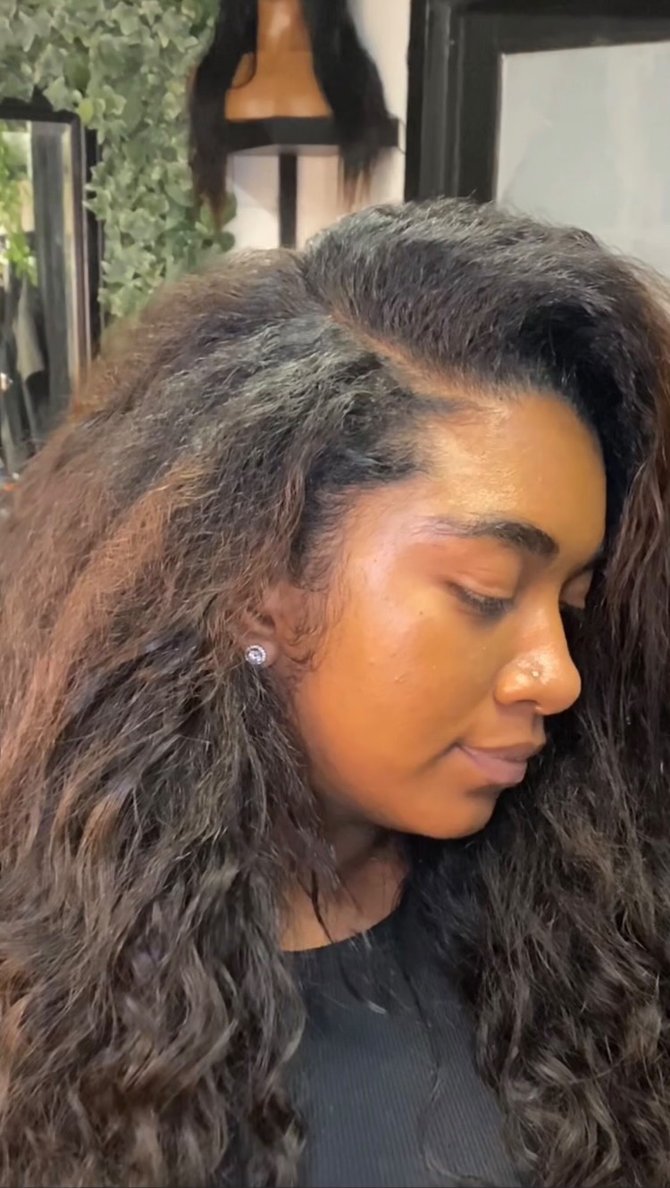 Switching your style shouldn’t mean compromising your hair’s health. ✨
With a 3 Part Versatile Sew-In, you get middle parts, side parts, and sleek high ponytails, all from one flat, protective install. Zero glues, minimal heat on your leave-out, and effortless mornings for weeks.
Ready for high-versatility, low-maintenance hair?
📍 North West London
🔗 Tap the link in bio or visit www.hairbyzeenyah.co.uk to secure your appointment!
-
#hairstylist #versatilesewin #versatilehairstyles #hairstyleinspo #hairstylists