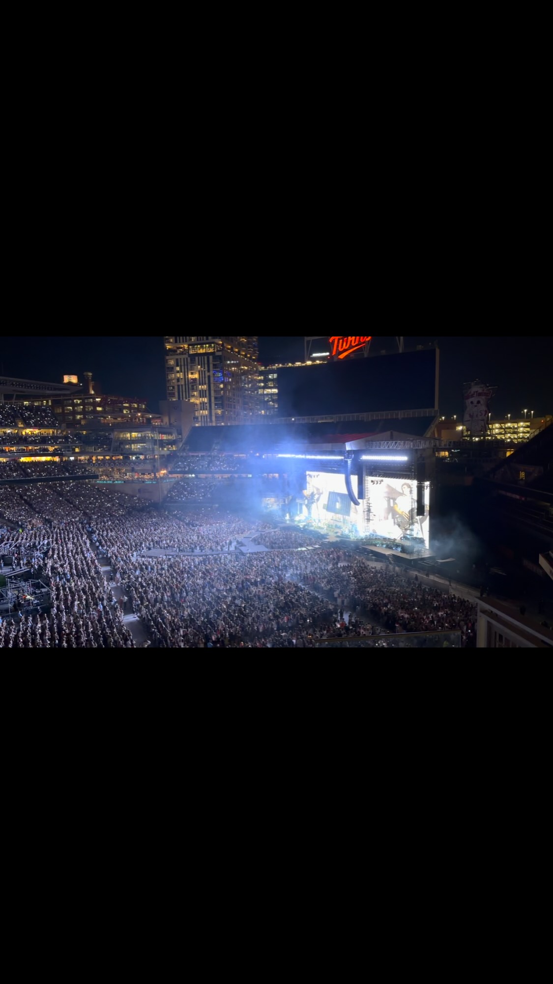 I love what I do 💙 #minneapolis #concert @noahkahanmusic 🎵🎶🎼