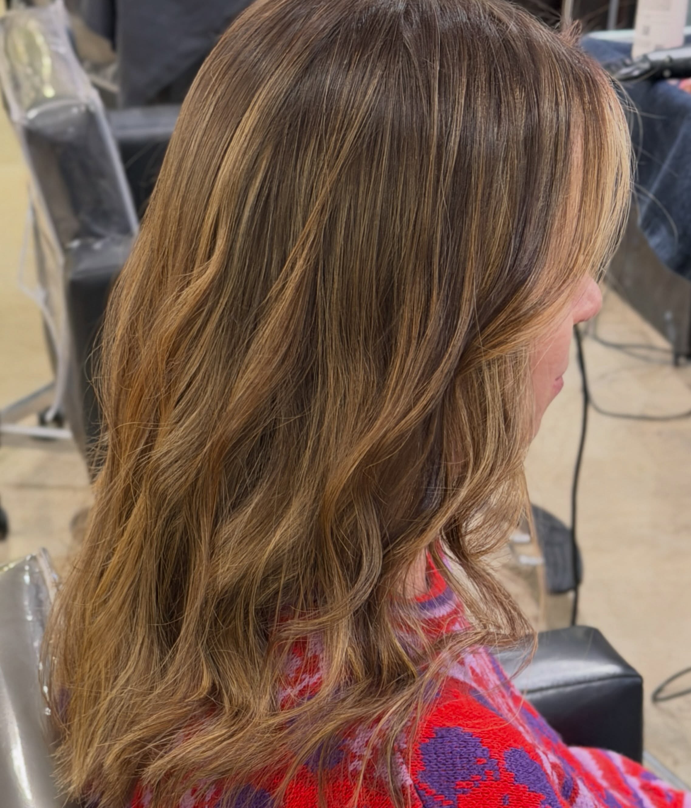 Timeless Dimension✨
.
We are still dreaming about this bronde foilayage, created by Bruni, @mane_character18
.
.
.
.
#brondebalayage #guilfordcthairsalon #guilfordcthairstylist #cthairstylist #guilfordct