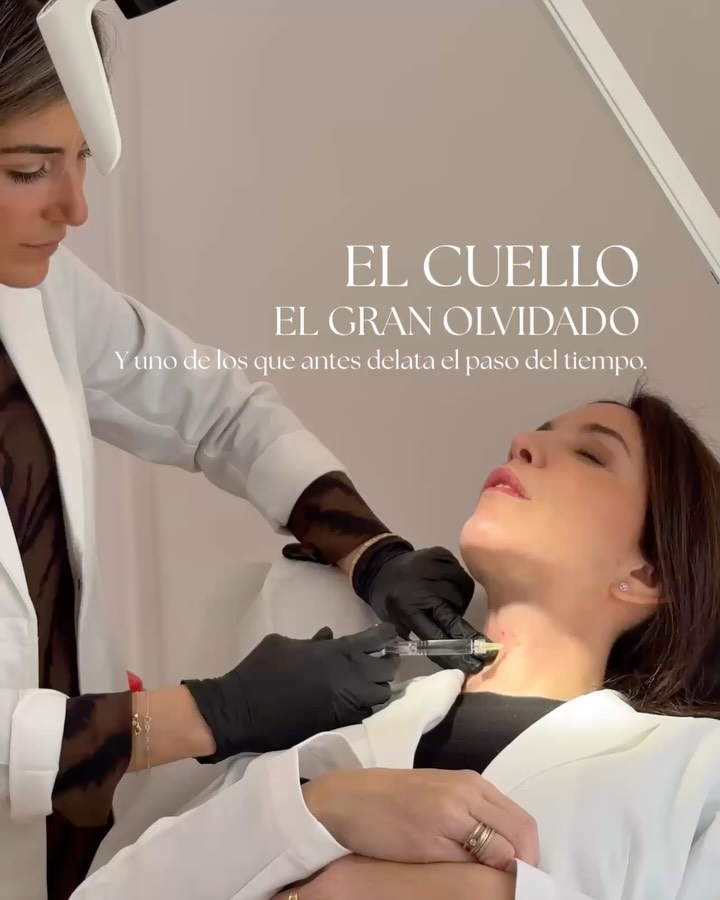 El cuello suele ser uno de los grandes olvidados hasta que empiezan a aparecer los primeros signos de envejecimiento. ¿La clave? No tratarlo como una extensión del rostro, sino valorar sus necesidades y combinar diferentes tecnologías y tratamientos según cada caso.
#tratamientoscuellomadrid #dermatologiamadrid