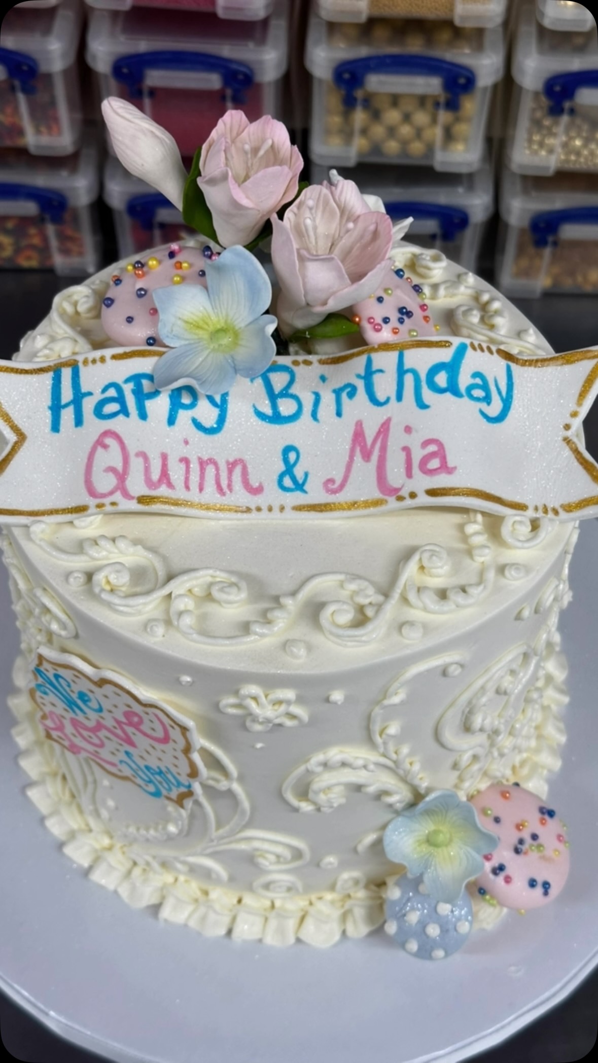 Celebrating your birthday with family and friends with a cake that is beautiful, delicious and MEMORABLE ✨🎂💖🙏🏻#madamegateauxsugarartistry #madamegateaux #tracycelentano #grateful