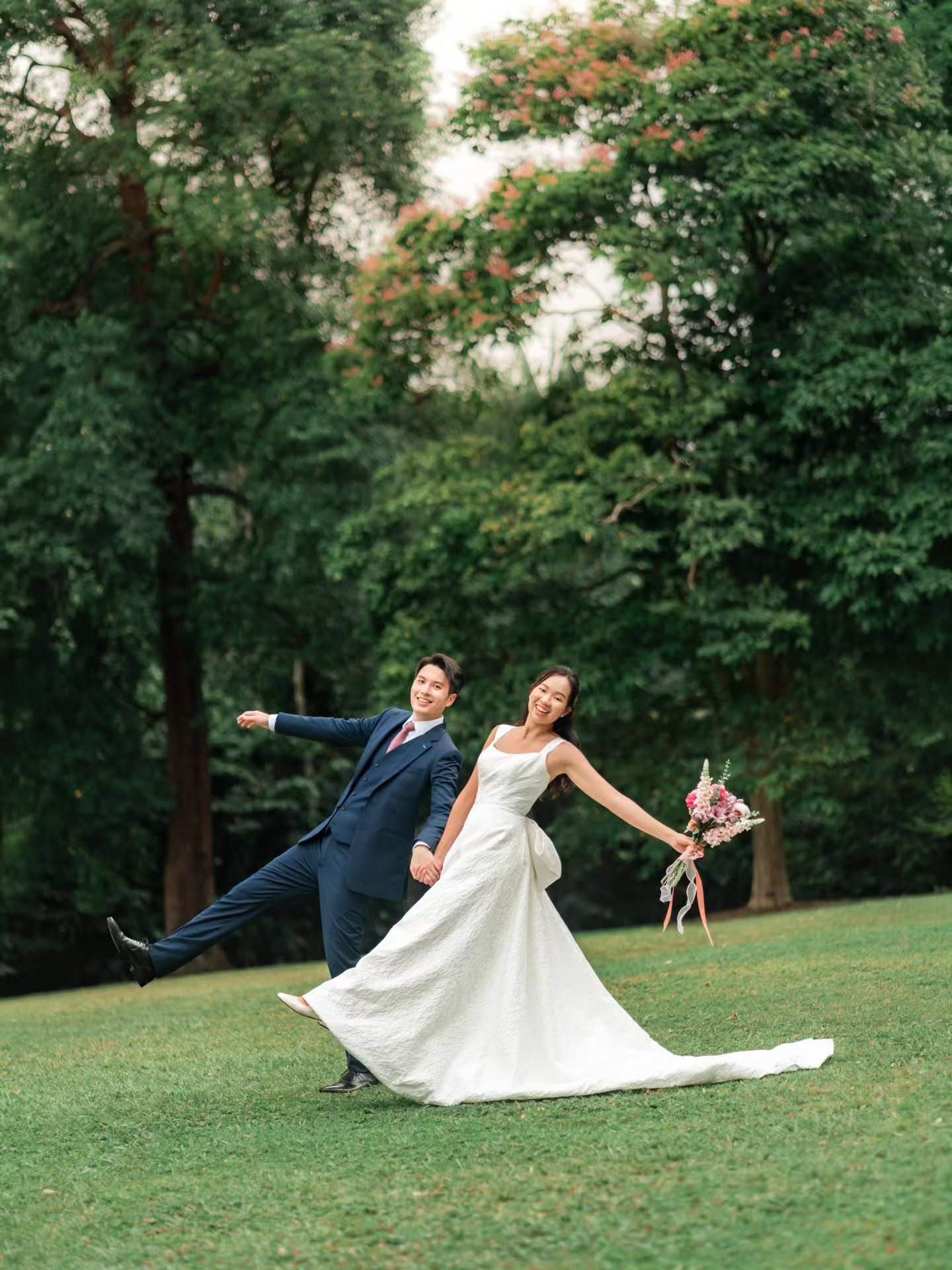 Three days, one unforgettable journey.
Every moment, every laugh, every embrace becomes a memory that stays forever.
Photo: @equariusphotography
Makeup: @rachelongmakeup @barebeautycollectivesg
Gown: @gentleinwhite @theivorybridal