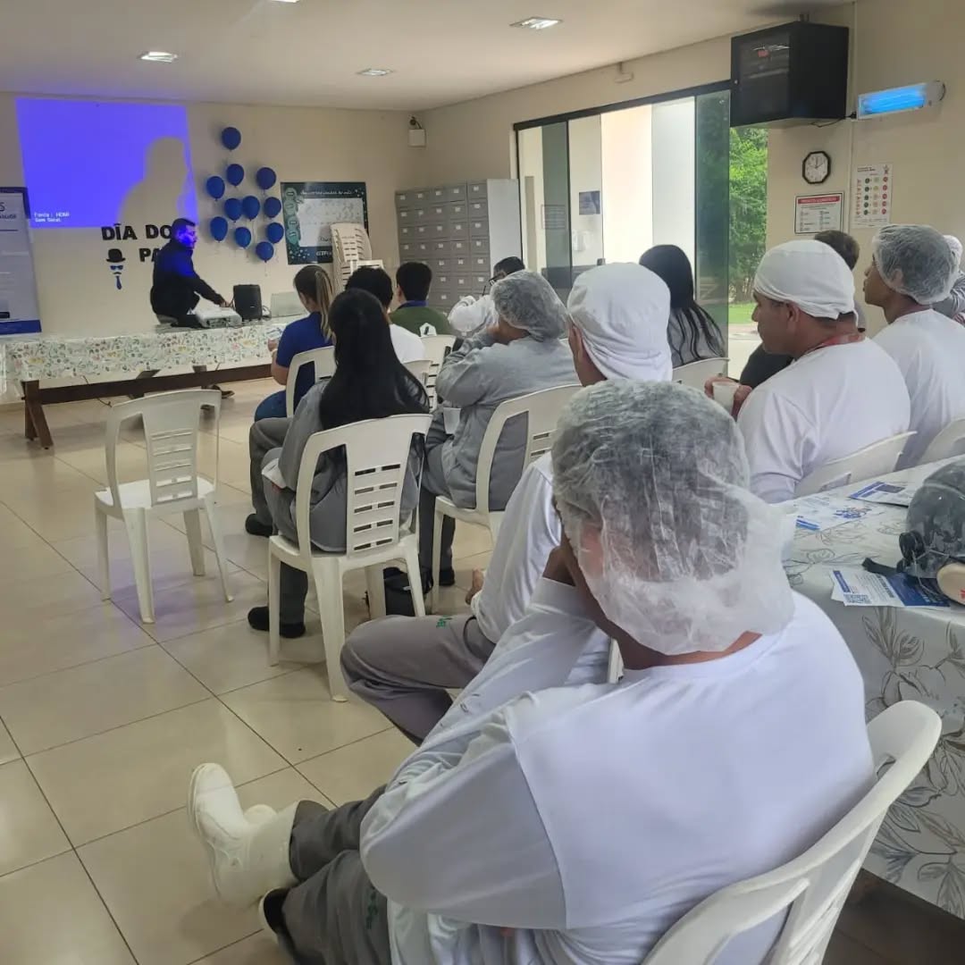 Conquista histórica para os trabalhadores da fecularia em Mundo Novo! 🤝🌾
O SINDMASSA MS segue firme na missão de garantir mais valorização, direitos e qualidade de vida para a nossa categoria!
Estivemos reunidos na Lorenz GTF em Mundo Novo, junto com o nosso Diretor Wilson , para apresentar aos trabalhadores e trabalhadoras todas as vantagens do Convênio de Assistência ao Trabalhador Plus Saúde Card @plussaudecard, um dos grandes benefícios assegurados no nosso primeiro ACT (Acordo Coletivo de Trabalho) formatado! 📄✨
Durante o encontro, explicamos o passo a passo de como utilizar os novos benefícios, que incluem:
🩺 Consultas médicas e exames laboratoriais/imagem
💻 Telemedicina acessível
🛡️ Seguro de vida
⚰️ Auxílio funeral e muito mais!
É o sindicato lado a lado com o trabalhador, garantindo conquistas reais que fazem a diferença no dia a dia da nossa gente.
Juntos somos mais fortes! 💪💙
#SINDMASSA #SINDMASSAMS #MundoNovo #MundoNovoMS #LorenzGTF ACT AcordoColetivo ValorizaçãoDoTrabalhador DireitosTrabalhistas BenefíciosSociais Sindicalismo Trabalhadores PlusSaúde