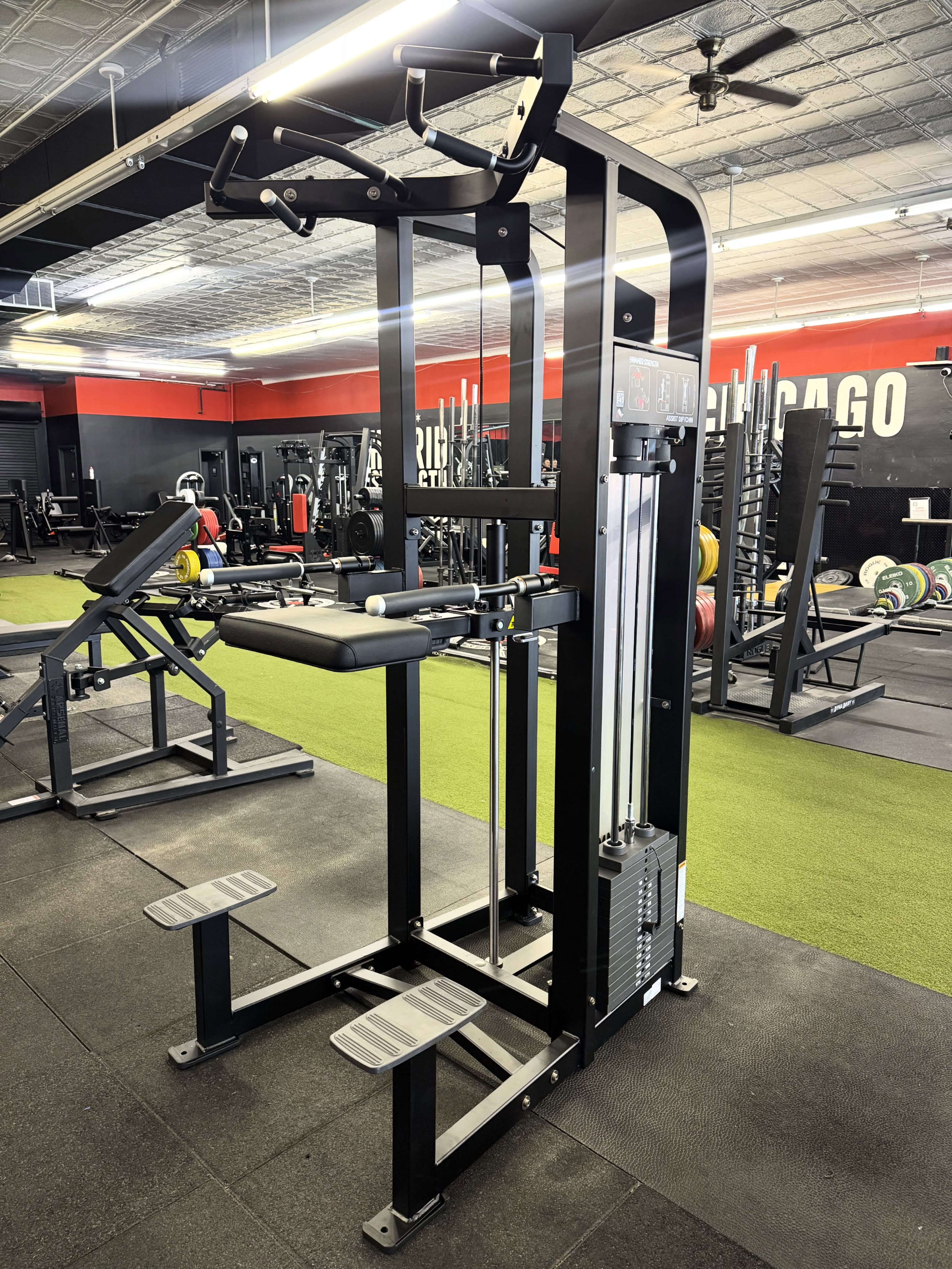 π¨ New machine alert π¨ Assisted Dip/Pull-up machine has finally arrived!! #ChicagoStrong