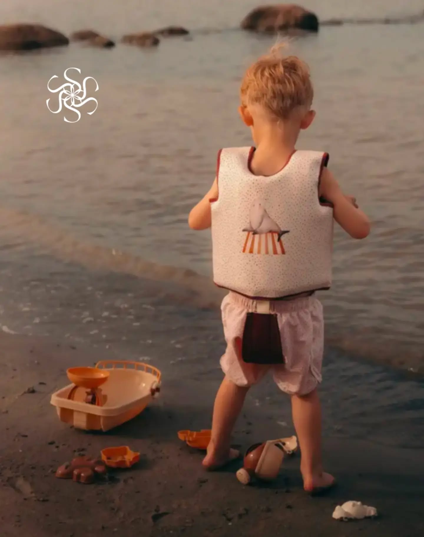 We're obsessed with these kids Float vests. The perfect summer accessory for the pool and beach. With built in safety features and two sizes available we've got you covered this summer.
Available online and in-store.
At Salt and Steel our aim is simple: to create a welcoming boutique shopping experience where customers can find beautiful pieces not commonly found elsewhere in Gloucestershire or the wider Cotswolds, supporting independent makers, conscious consumption and small batch retail.
#kidsfloatvest #kidsswimaccessories #kidsfloatingvest #toddlerswimaid