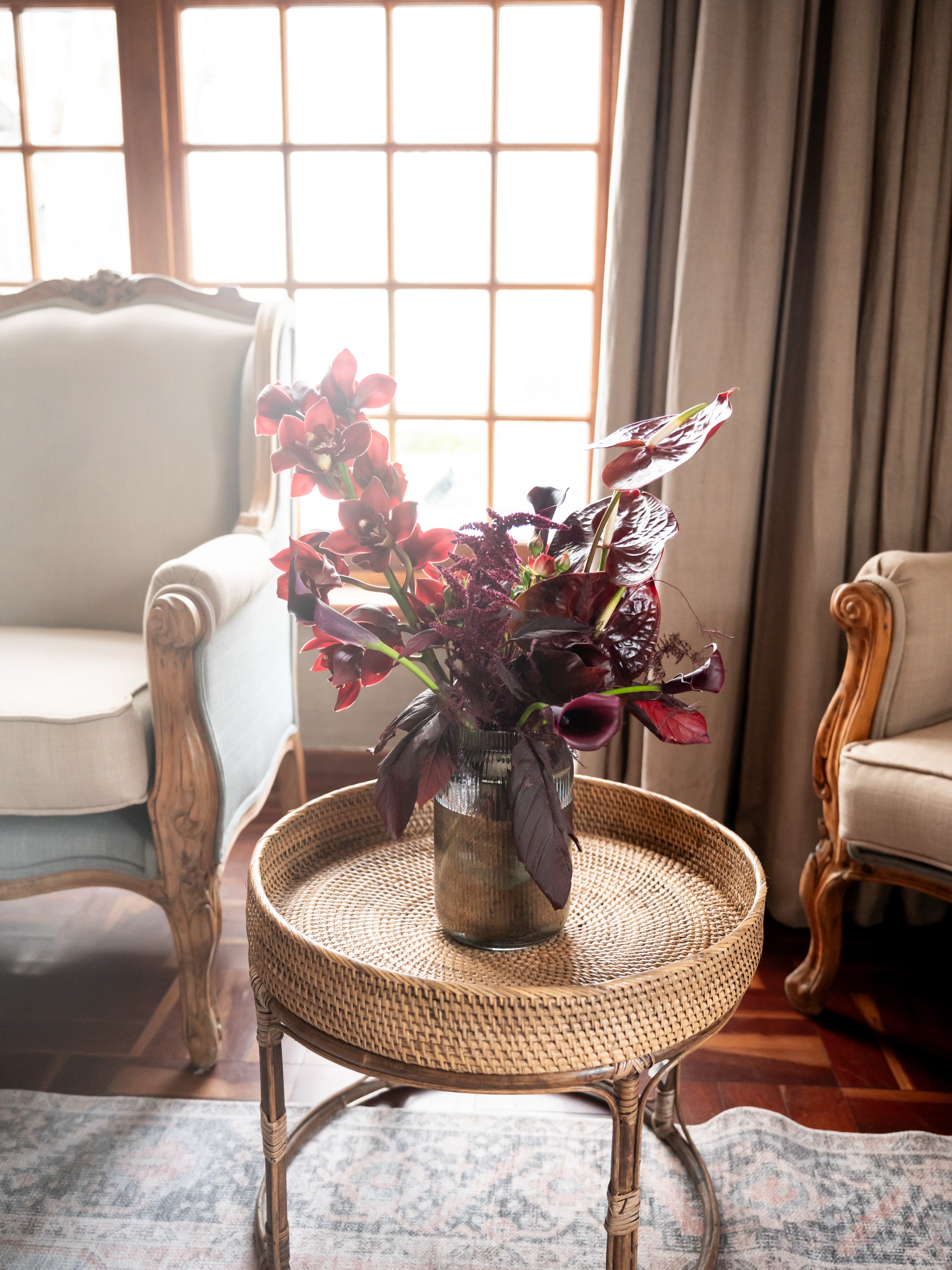 Mood over floral!
When planning your wedding florals, think colour before specific flowers.
Deep burgundy and maroon can bring romance, richness, confidence and a little drama to your day.
Instead of saying “I need burgundy dahlias”, tell your florist “I want rich, romantic and a little moody.”
Give us the mood. We’ll find the flowers.
@theforumembassyhill @mindsuntamed_photography
#2027bride #weddingflorist #weddingflowers #capetownweddings