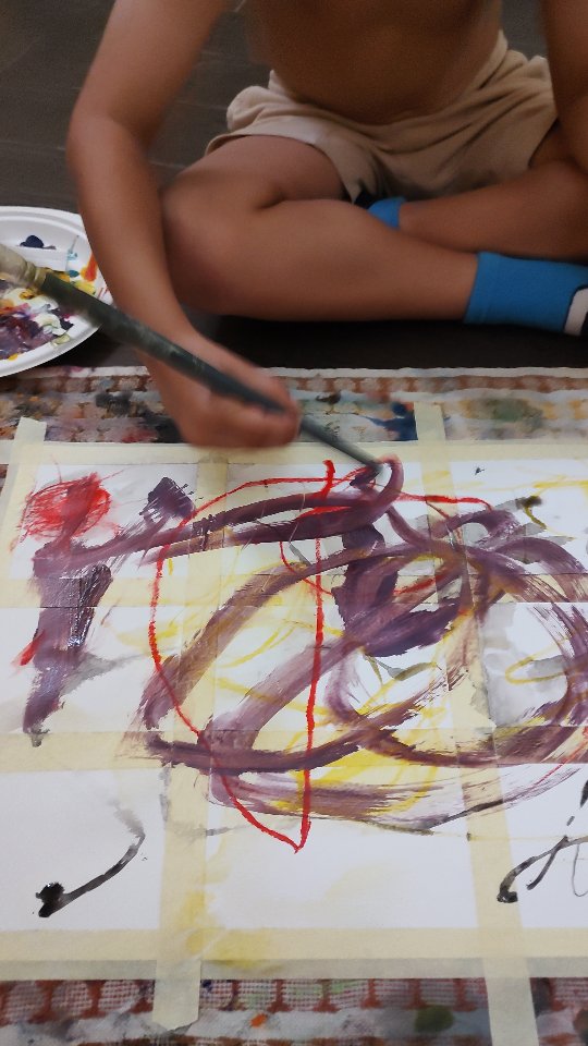 Learning how to play with the expert.
What you don't see in this video is the paint fight that followed and I became the canvas 😀 but who makes the rules anyway?
#paintinglife #mumlife #childrenwhopaint #littleartists #creativeplay