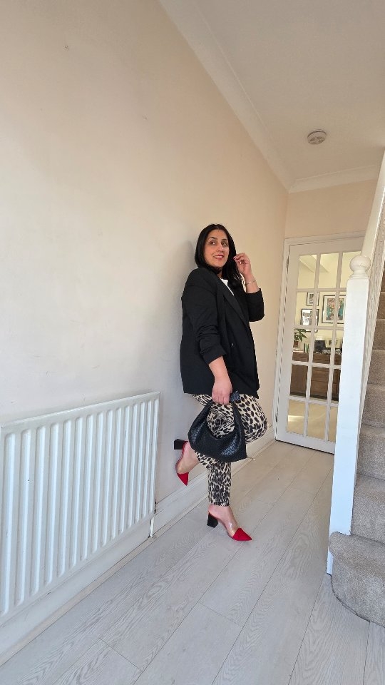 Last night i got to visit the launch of the new @nextofficial store @bluewatershopping with my fellow stylists @natashakingstyling @charlotte_lovesstyle
They have a very large spacious store offering Womens, Mens and Kids Fashion and Shoes and Accessories. Including homewear, furtniture and lighting that you can now test out.
I am so excited about this new store opening and cannot wait to start taking clients in store to shop.
If you would like to book a personal shopping session with at @bluewatershopping get in touch hello@jaschana.com
#personalstylingservices #personalstylistlondon #styleover40