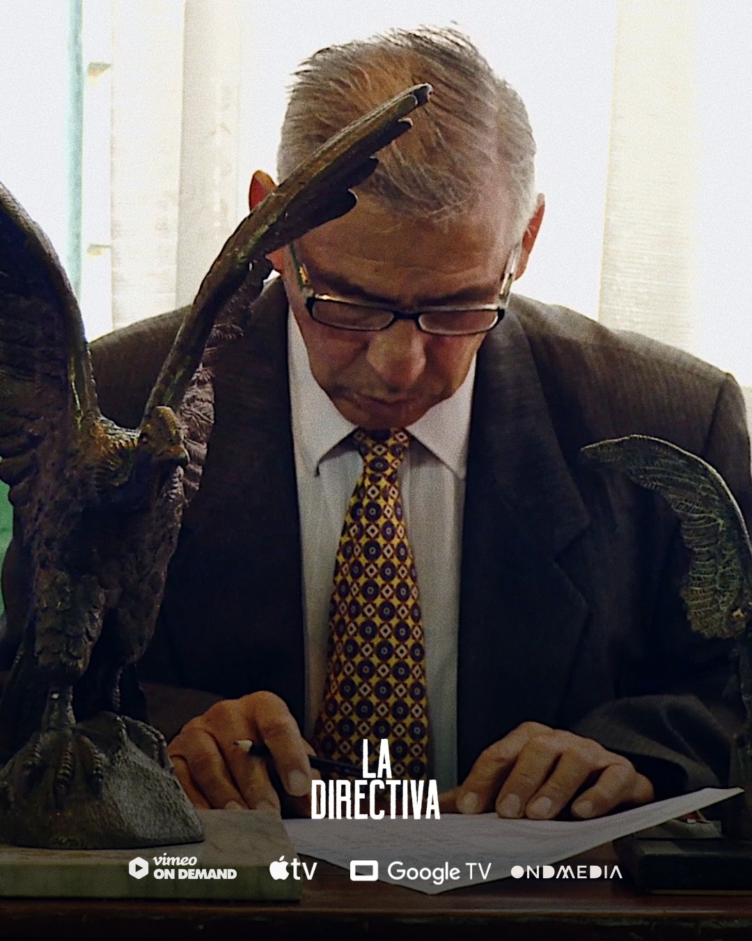 #ErrantePelículas | "La Directiva" ⚽
🎥 Premiada como Mejor Documental Nacional en Fidocs 2017, "La directiva" es dirigida por Lorena Giachino y producido por Paola Castillo Villagrán de @erranteproducciones
🎞️ En un país que perdió su capacidad de organizarse, un grupo de viejos dirigentes de árbitros amateur gana las elecciones y decide hacer su última jugada: renovar su institución de más de 90 años de historia. La realidad les golpeará en la cara, pero cada pequeña batalla que surja nos recordará la importancia del trabajo colectivo.
👉 "La directiva" se encuentra junto a las recientes incorporaciones de "Malqueridas", "Mixtape La Pampa" y "Memoria Implacable" en nuestro catálogo disponible en todo el mundo a través de Vimeo On Demand, donde podrás arrendar o comprar todas nuestras películas.
👉 También disponible en AppleTV, Google TV y gratuitamente en OndaMedia.
#ErranteProducciones #CineChileno #LaDirectiva #LorenaGiachino #Fútbol #Árbitro #Chile #Amateur #Documental #Cine #Películas #Televisión #Tv #Cultura #Arte #CineChileno #FederacionArbitros