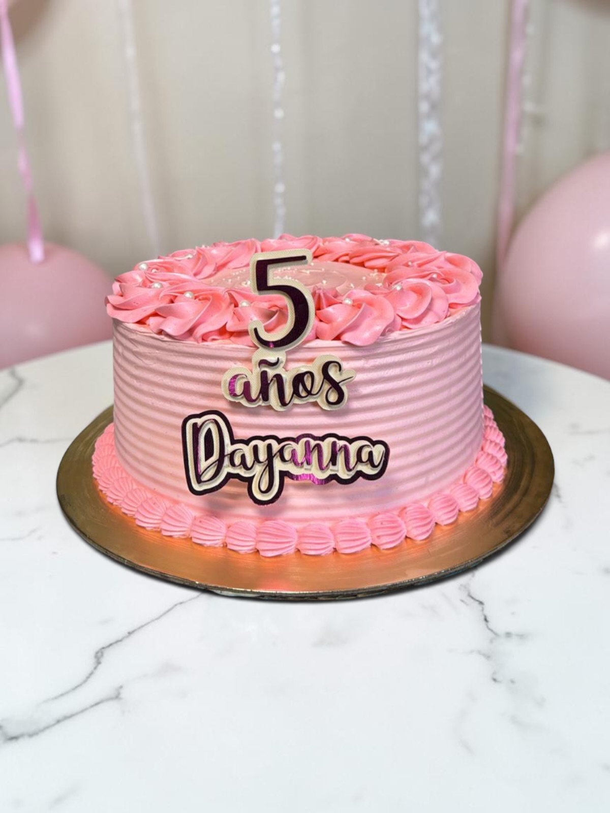 Un pastel sencillo pero tierno para esta mini cumpleañera💞💖
#girlcake #pastelniña #pasteldecumpleaños #girlbirthdaycake
