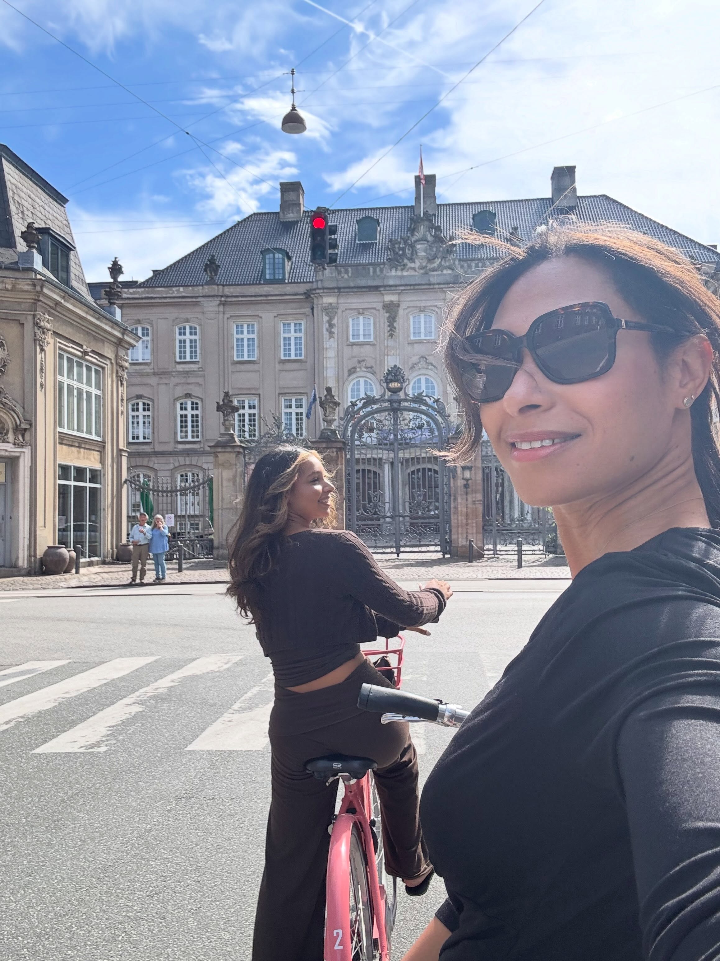 A little Copenhagen diary 🤍
A few days of cycling, wandering, good coffee, beautiful spaces, time with my daughter and a little reminder from the Happiness Museum to notice the simple things that make life feel good.
Coming home feeling inspired to bring a little more of that Copenhagen way of living into everyday life.
#copenhagen #happiness #tivoli #travels